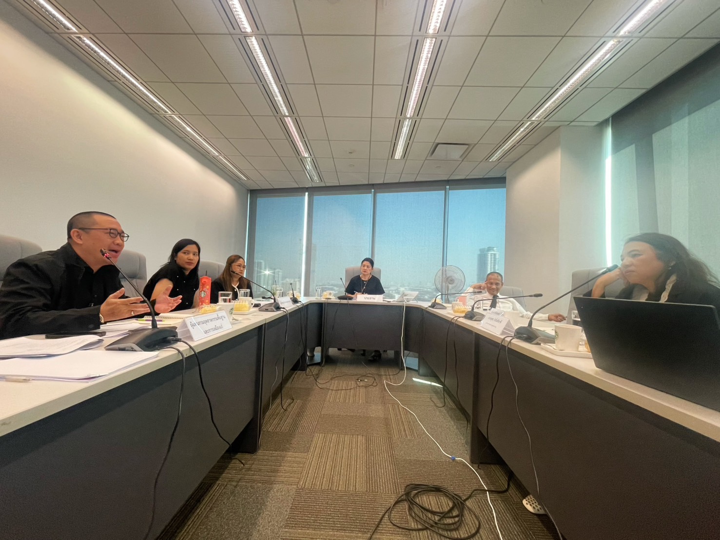 กพร. เข้าร่วมประชุมหารือกับสำนักงานนโยบายและแผนทรัพยากรธรรมชาติและสิ่งแวดล้อม (สผ.) เกี่ยวกับการจัดทำร่าง "แนวทางการทบทวนมาตรการในรายงานการประเมินผลกระทบสิ่งแวดล้อม (EIA) ซึ่งพ้นระยะเวลา 5 ปี"