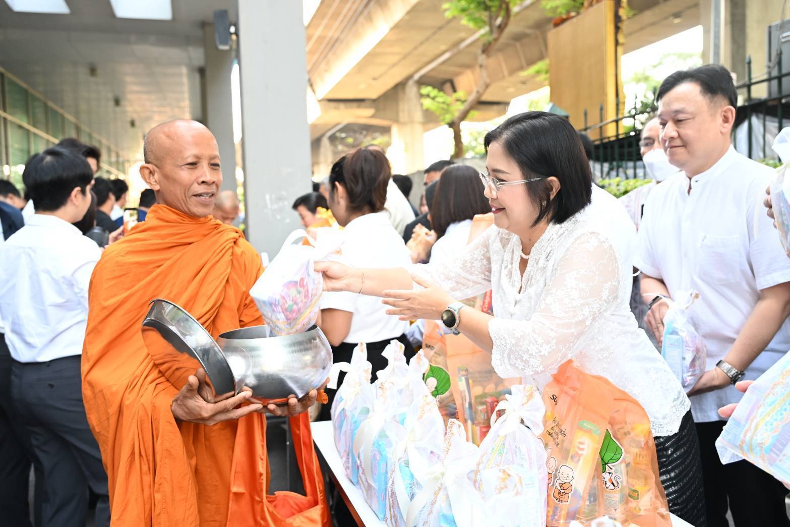 กพร. ร่วมพิธีทำบุญตักบาตรเนื่องในโอกาสวันขึ้นปีใหม่ พ.ศ. 2569