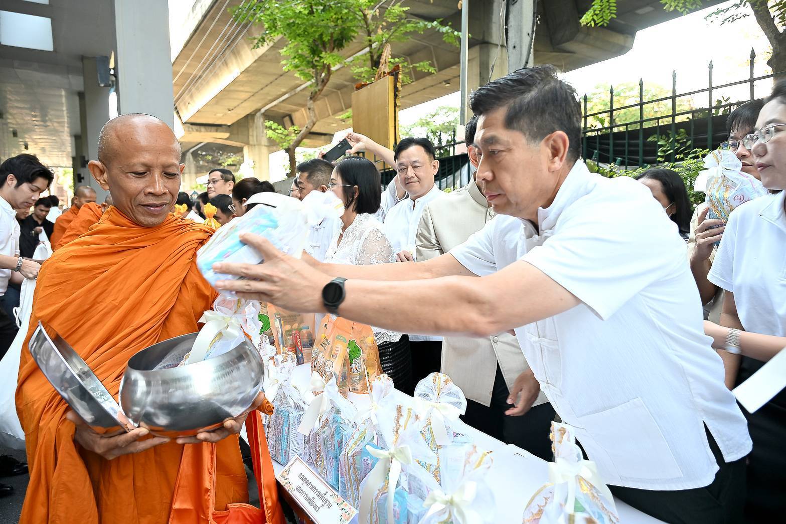 กพร. ร่วมพิธีทำบุญตักบาตรเนื่องในโอกาสวันขึ้นปีใหม่ พ.ศ. 2569