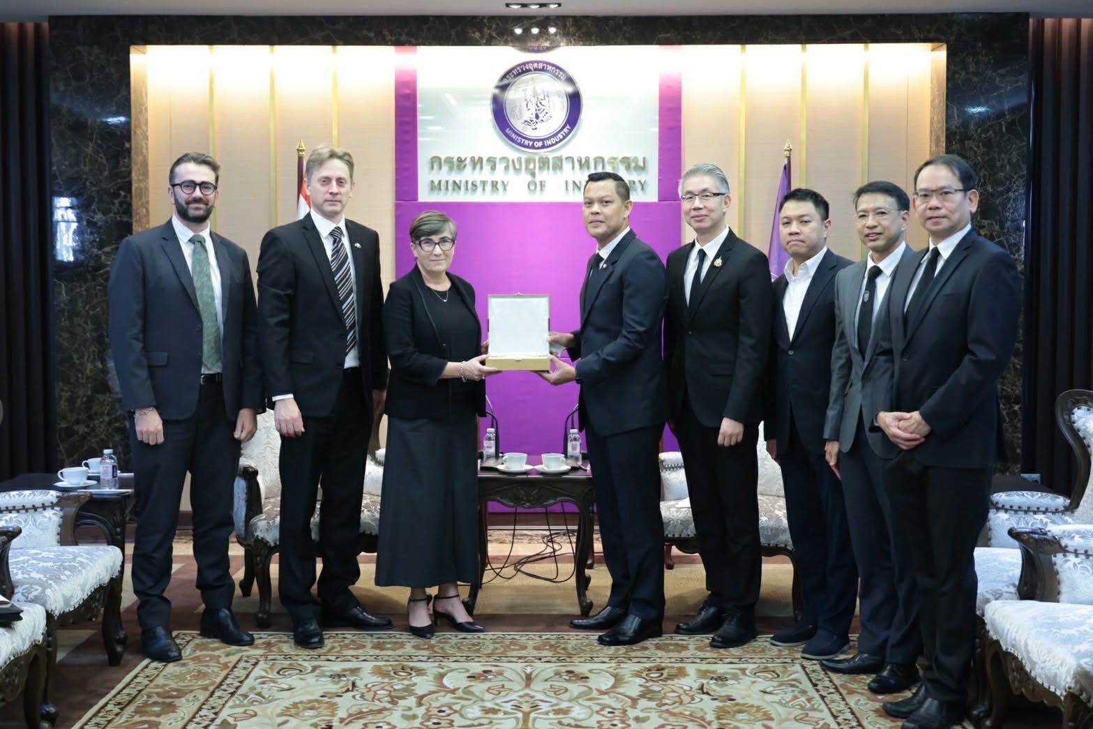 รัฐมนตรีว่าการกระทรวงอุตสาหกรรมให้การต้อนรับเอกอัครราชทูตออสเตรเลียประจำประเทศไทย