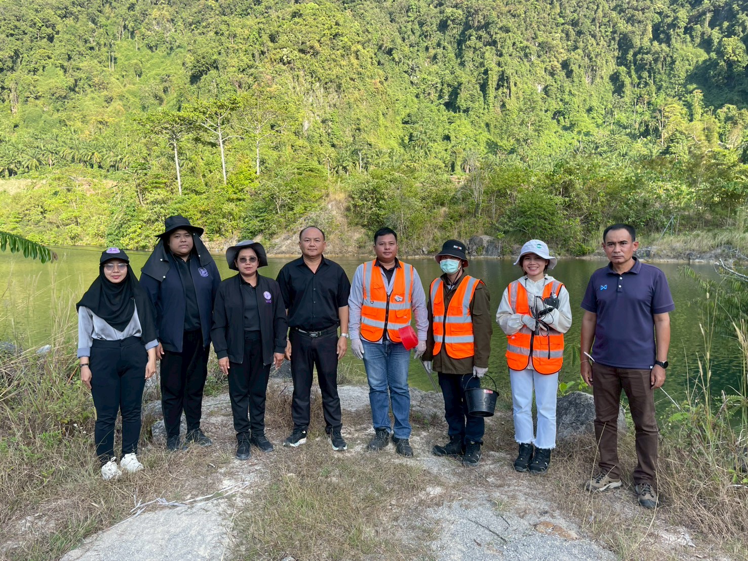 ทีมเจ้าหน้าที่ กว. ร่วมกับเจ้าหน้าที่ สอจ. ลงพื้นที่สำรวจขุมเหมืองเก่า