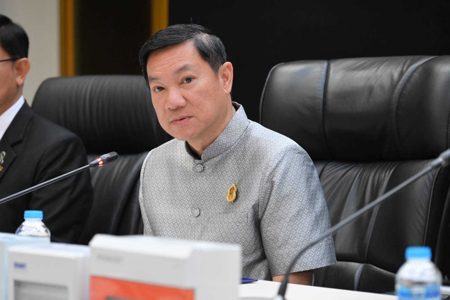 ลสล. เข้าร่วมพิธีมอบอุปกรณ์ไฟฟ้าตรา มอก. ช่วยเหลือผู้ประสบอุทกภัยภาคใต้