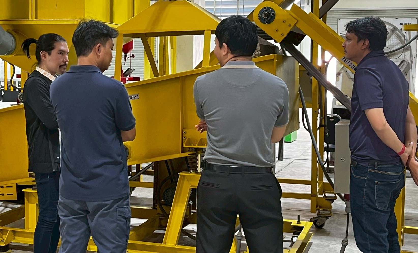 กนอ. ให้การต้อนรับ Mr. Arran Marshall นายวิชิต ประกายพรรณ ผู้บริหารและผู้แทนจาก บริษัท ไทย คริติคัล มิเนอรัลส์ จำกัด ในโอกาสเข้าเยี่ยมชมศูนย์วิจัยและพัฒนาเทคโนโลยีรีไซเคิลของ กพร.