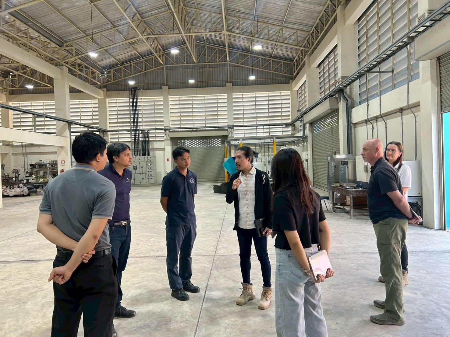 กนอ. ให้การต้อนรับ Mr. Arran Marshall นายวิชิต ประกายพรรณ ผู้บริหารและผู้แทนจาก บริษัท ไทย คริติคัล มิเนอรัลส์ จำกัด ในโอกาสเข้าเยี่ยมชมศูนย์วิจัยและพัฒนาเทคโนโลยีรีไซเคิลของ กพร.