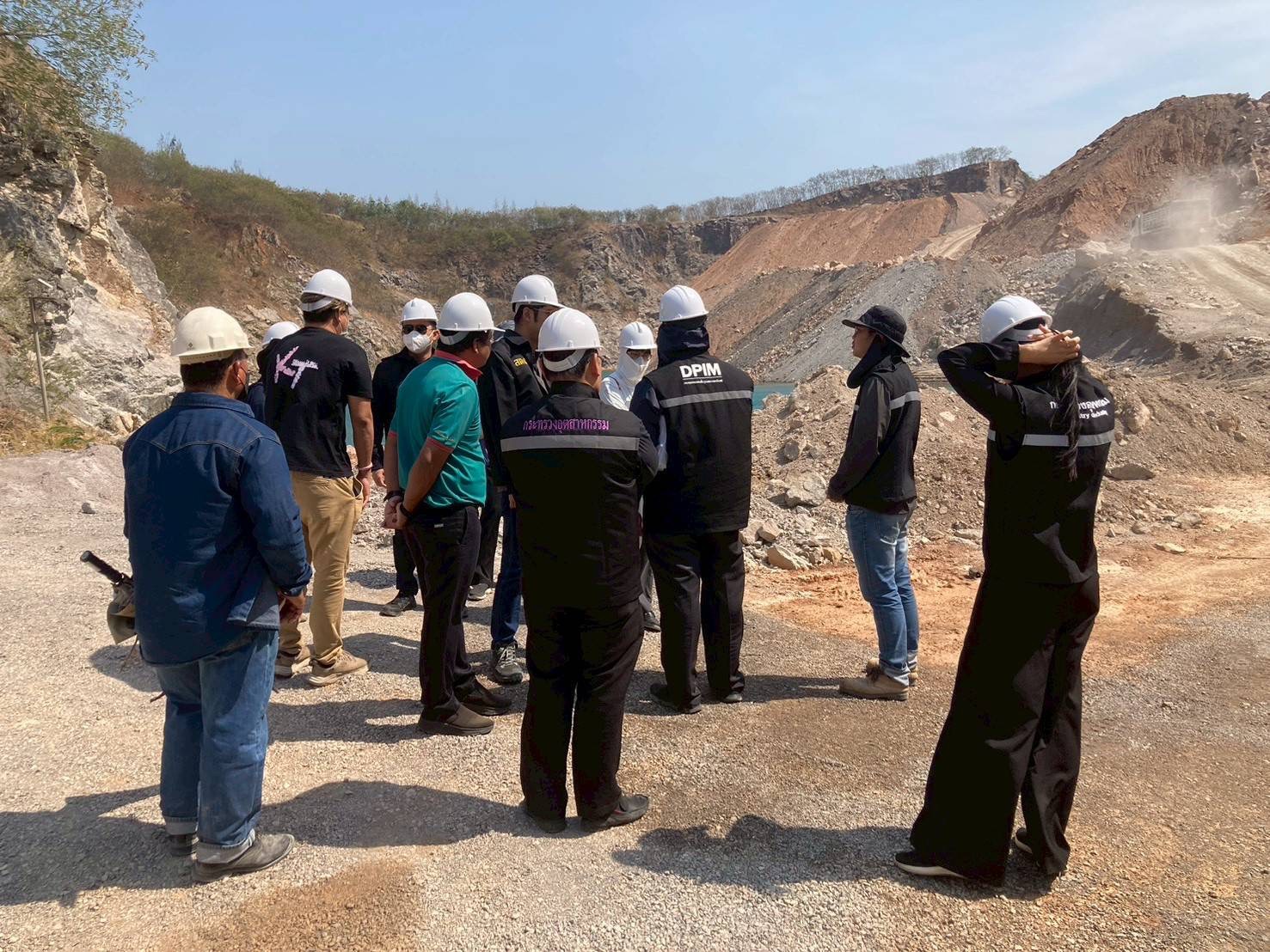 สรข.7 นำเสนอชี้แจงข้อมูล และตอบข้อซักถามของเจ้าหน้าที่จาก สตง. ในเรื่องของอำนาจหน้าที่ การควบคุมกำกับดูแลการบริหารจัดการแร่