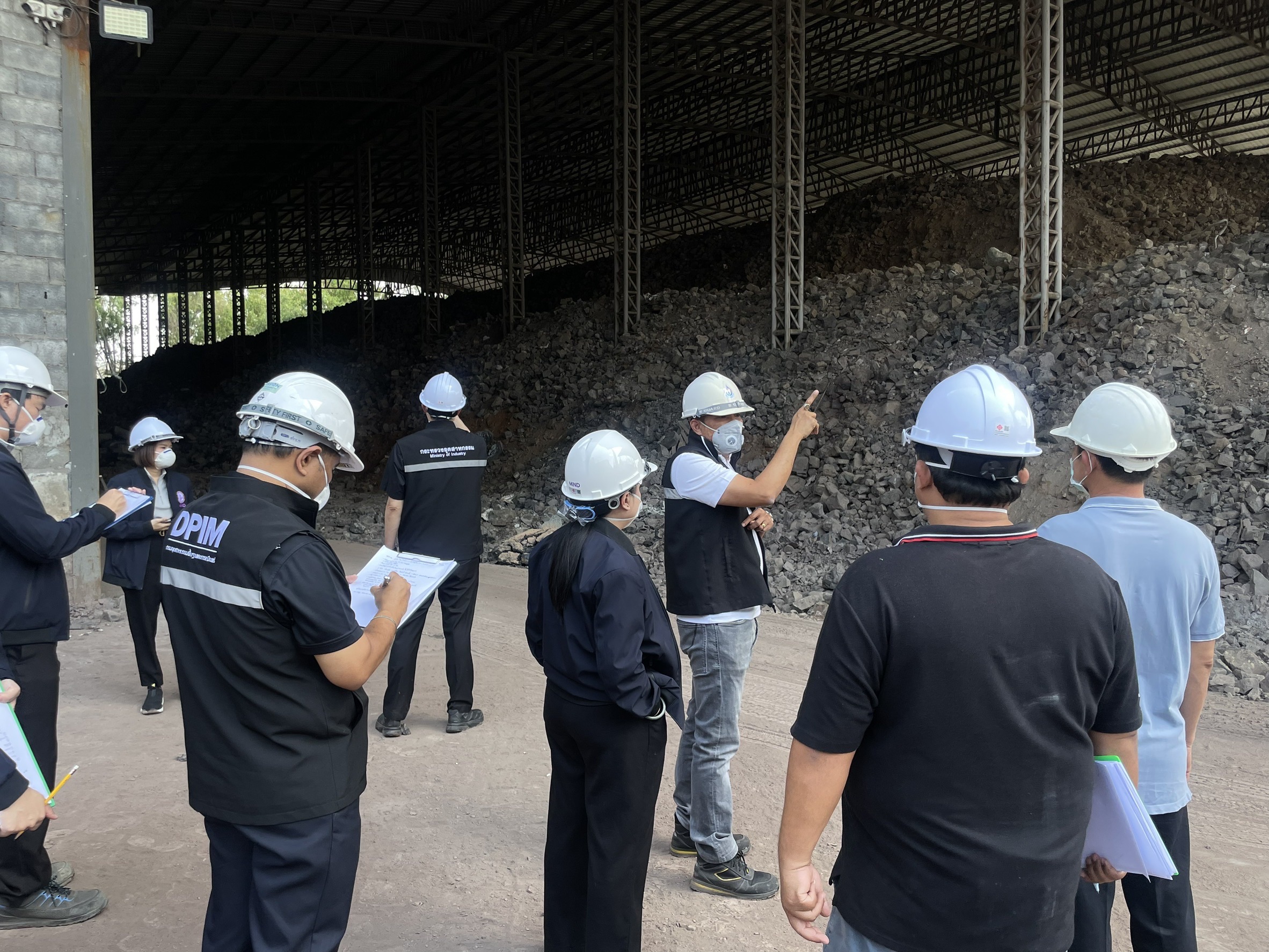 ผอ.สรข.5 ร่วมตรวจสอบการประกอบกิจการของบริษัท ไทยไชน่า นันเฟอรัช เมทัลอินเตอร์เนชั่นแนล จำกัด