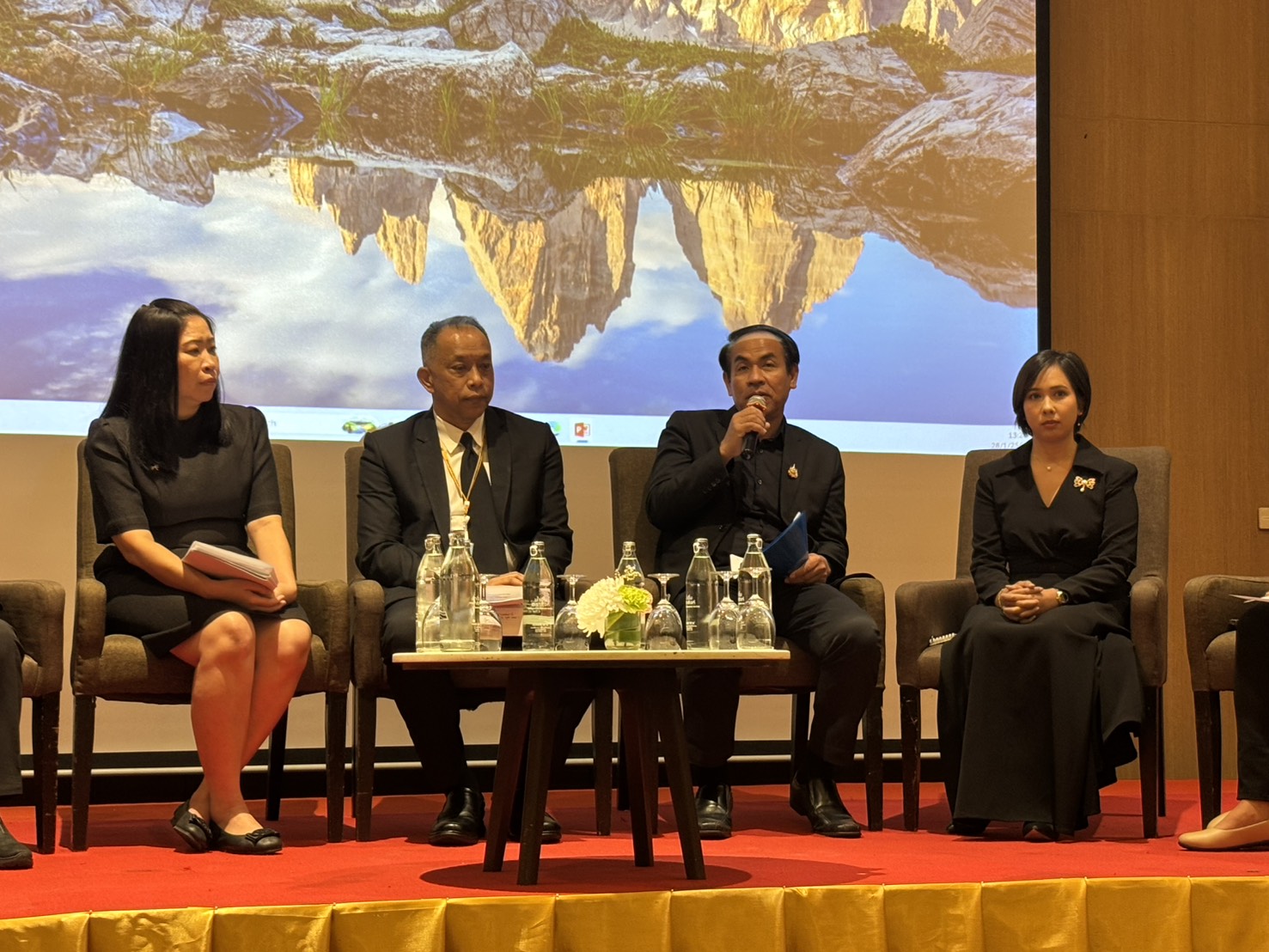 ผอ.กม. เข้าร่วมประชุมเชิงปฏิบัติการแลกเปลี่ยนข้อมูลกับหน่วยงานภาคีเครือข่ายเพื่อพัฒนาประสิทธิภาพการป้องกันปราบปรามอาชญากรรมคดีพิเศษ