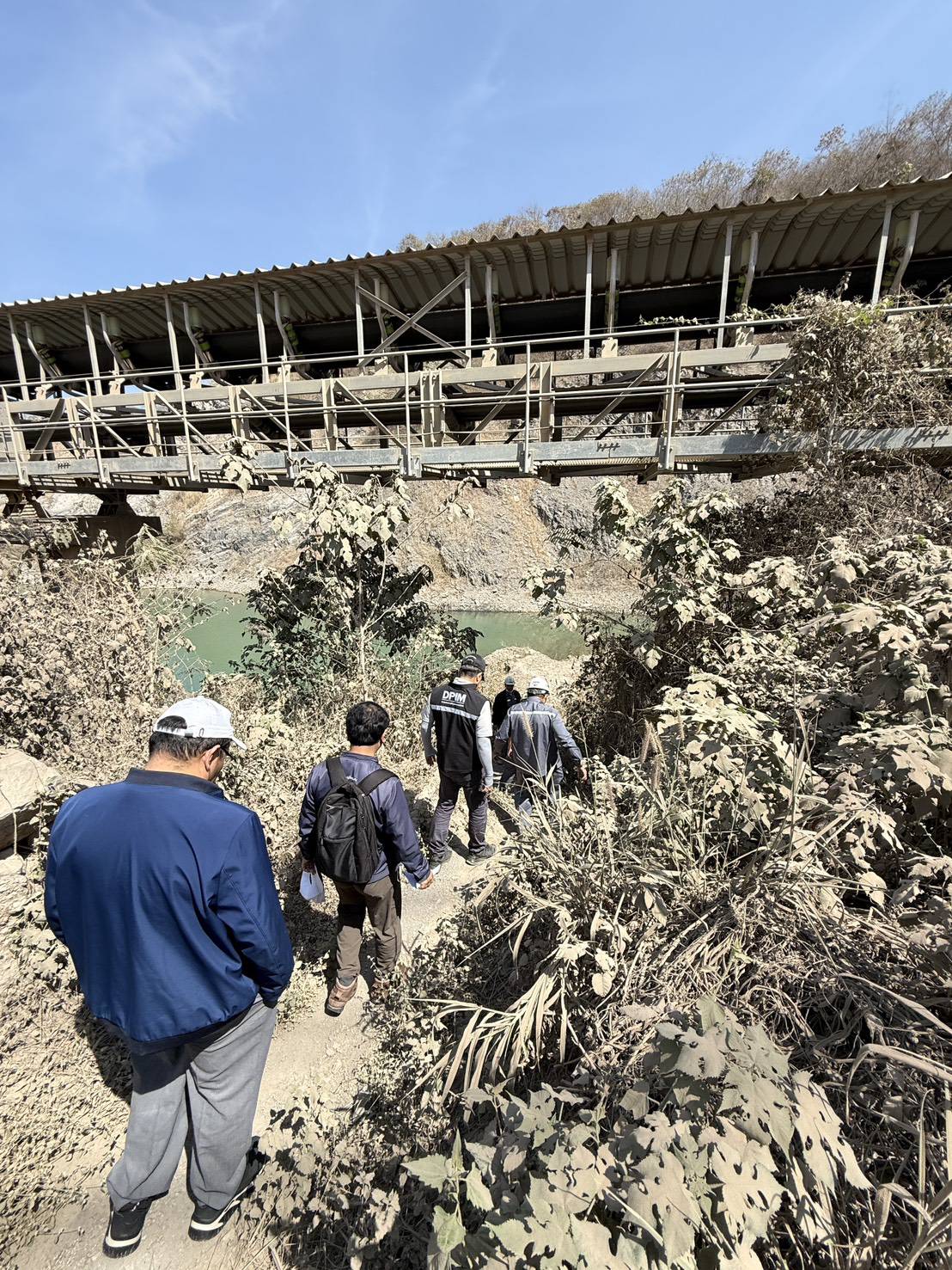 รพร.อานันท์ นำทีมลงพื้นที่ตรวจสอบข้อเท็จจริงกรณีบริษัท ทีพีไอ โพลีน จำกัด (มหาชน) ได้ขอปฏิบัติการชำระหนี้ ตามคำพิพากษาของศาลทั้ง 5 คดี โดยการนำแร่หินไปถมกลับคืนพื้นที่เดิม