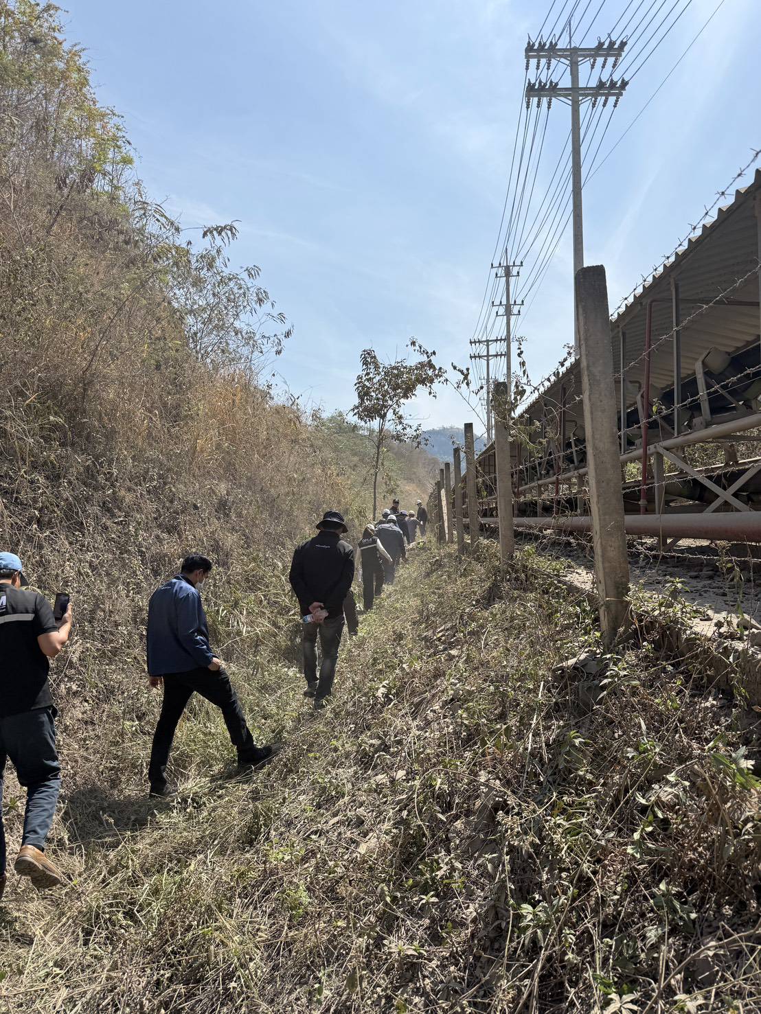 รพร.อานันท์ นำทีมลงพื้นที่ตรวจสอบข้อเท็จจริงกรณีบริษัท ทีพีไอ โพลีน จำกัด (มหาชน) ได้ขอปฏิบัติการชำระหนี้ ตามคำพิพากษาของศาลทั้ง 5 คดี โดยการนำแร่หินไปถมกลับคืนพื้นที่เดิม