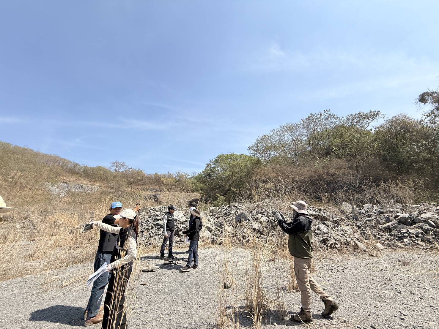 รพร.อานันท์ นำทีมลงพื้นที่ตรวจสอบข้อเท็จจริงกรณีบริษัท ทีพีไอ โพลีน จำกัด (มหาชน) ได้ขอปฏิบัติการชำระหนี้ ตามคำพิพากษาของศาลทั้ง 5 คดี โดยการนำแร่หินไปถมกลับคืนพื้นที่เดิม