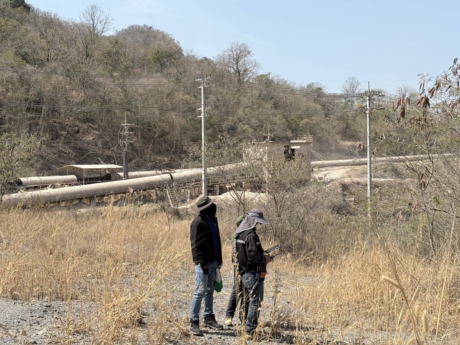 รพร.อานันท์ นำทีมลงพื้นที่ตรวจสอบข้อเท็จจริงกรณีบริษัท ทีพีไอ โพลีน จำกัด (มหาชน) ได้ขอปฏิบัติการชำระหนี้ ตามคำพิพากษาของศาลทั้ง 5 คดี โดยการนำแร่หินไปถมกลับคืนพื้นที่เดิม