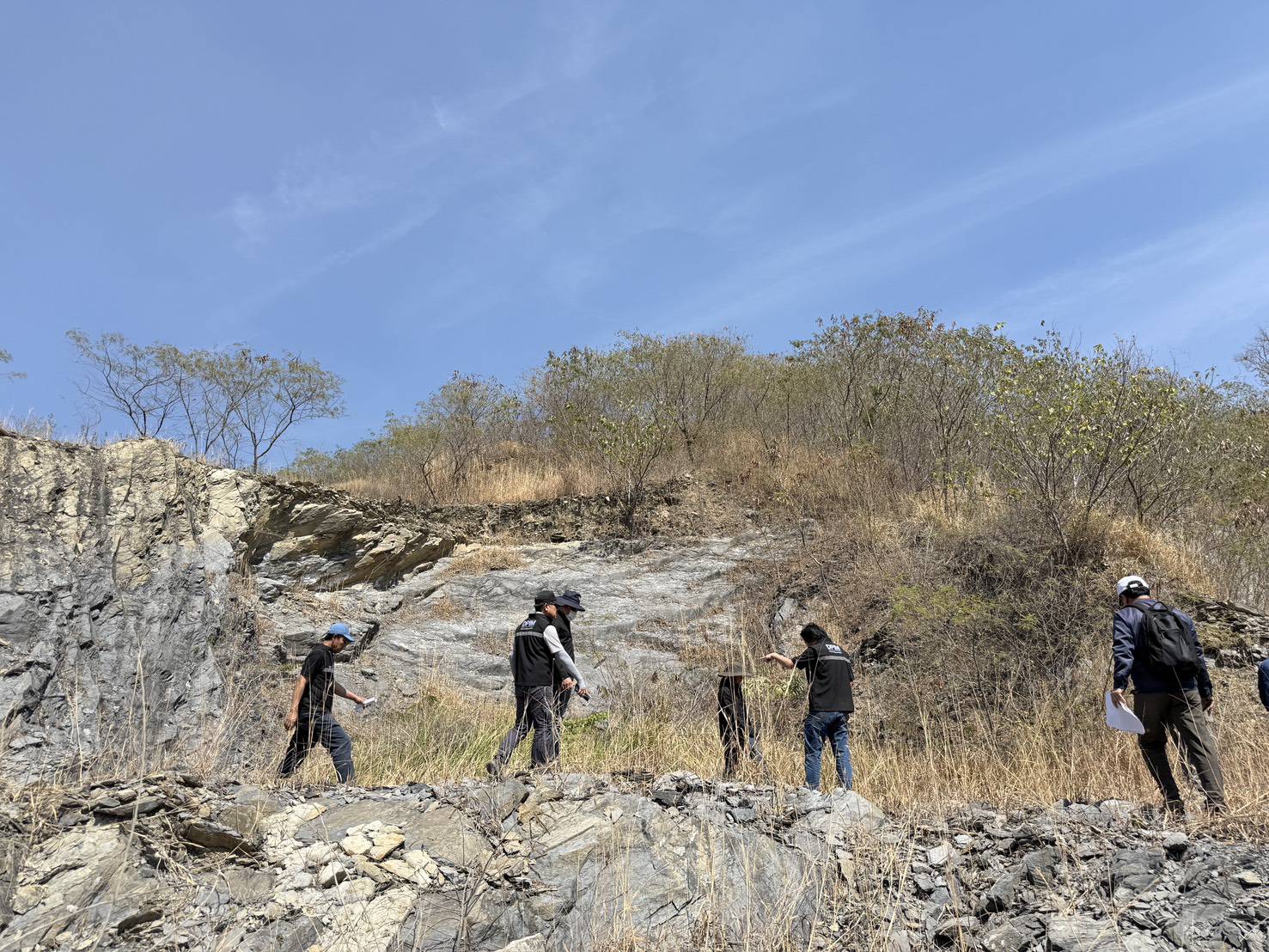 รพร.อานันท์ นำทีมลงพื้นที่ตรวจสอบข้อเท็จจริงกรณีบริษัท ทีพีไอ โพลีน จำกัด (มหาชน) ได้ขอปฏิบัติการชำระหนี้ ตามคำพิพากษาของศาลทั้ง 5 คดี โดยการนำแร่หินไปถมกลับคืนพื้นที่เดิม