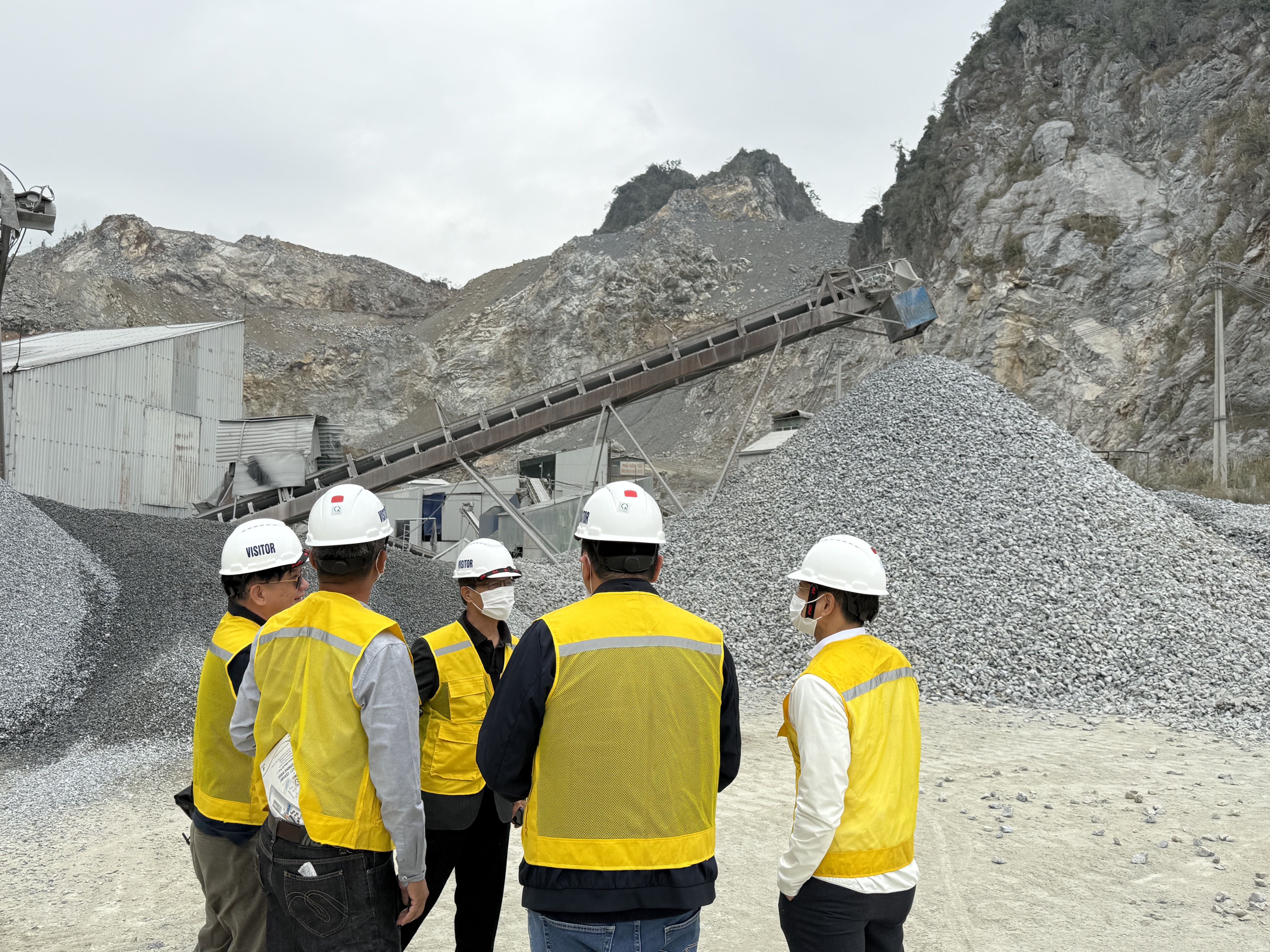 อพร.อดิทัต นำคณะเข้าศึกษาดูงานเหมืองแร่ของเวียดนาม ณ สาธารณรัฐสังคมนิยมเวียดนาม