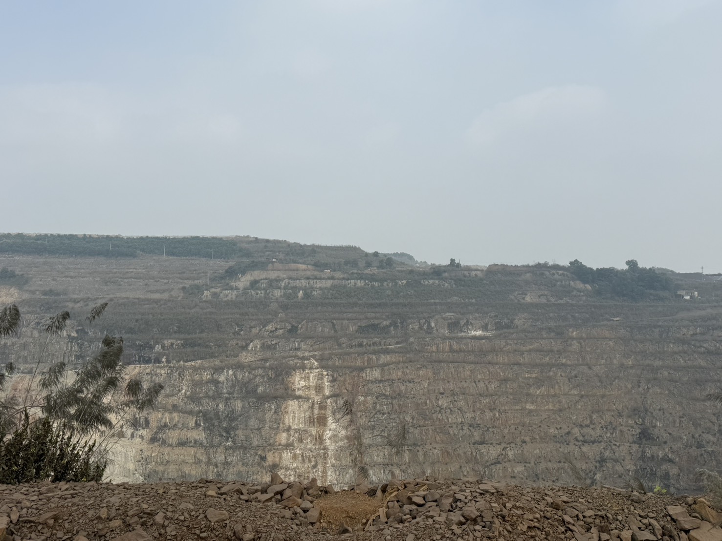 อพร.อดิทัต นำคณะเข้าศึกษาดูงานเหมืองแร่ของเวียดนาม ณ สาธารณรัฐสังคมนิยมเวียดนาม