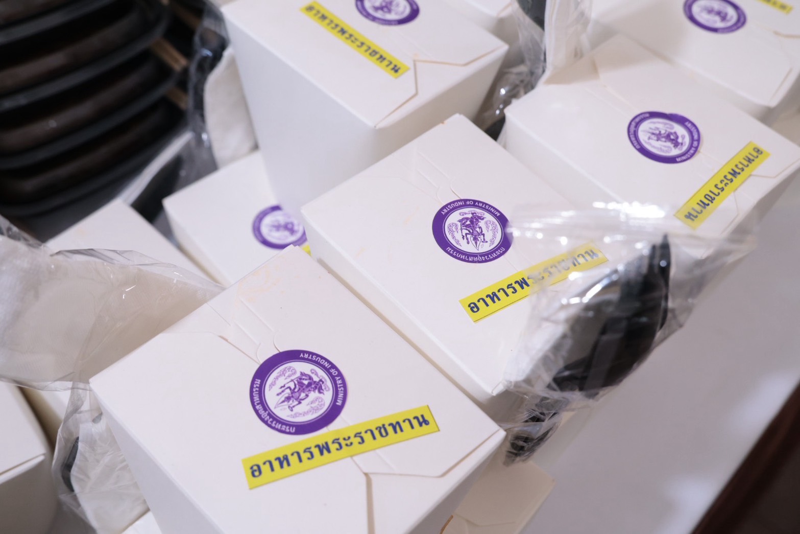 อพร.อดิทัต พร้อมด้วย รพร.ปณตสรรค์ ร่วมกิจกรรมบำเพ็ญสาธารณประโยชน์ มอบอาหารและน้ำดื่มบริการประชาชนที่เดินทางมาร่วมกราบบังคมพระบรมศพ สมเด็จพระนางเจ้าสิริกิติ์ พระบรมราชินีนาถ พระบรมราชชนนีพันปีหลวง