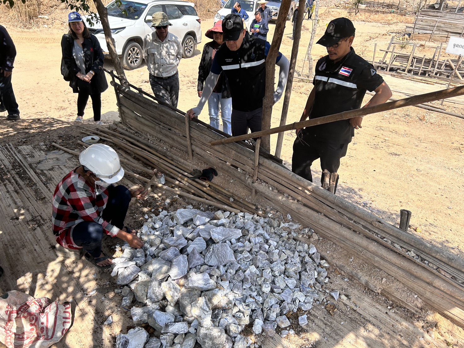 กพร. ร่วมลงพื้นที่ตรวจสอบการปฏิบัติตามแผนผังโครงการทำเหมือง และมาตรการป้องกันและแก้ไขผลกระทบสิ่งแวดล้อม ของบริษัท มหาลานนา จำกัด