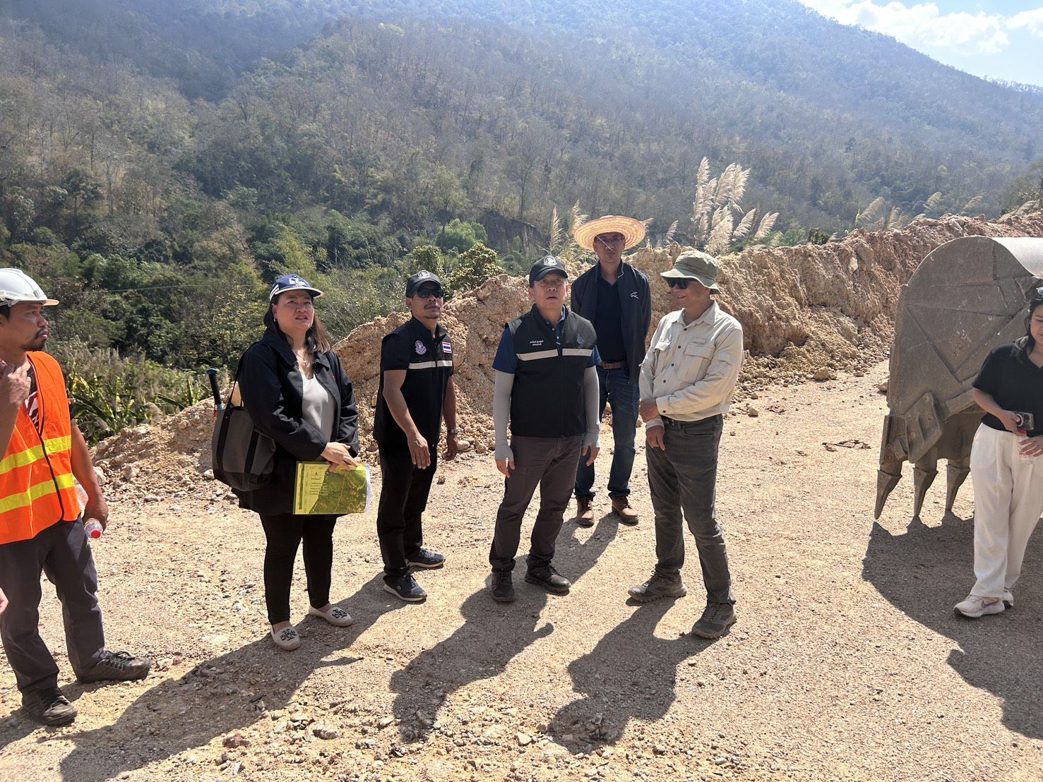กพร. ร่วมลงพื้นที่ตรวจสอบการปฏิบัติตามแผนผังโครงการทำเหมือง และมาตรการป้องกันและแก้ไขผลกระทบสิ่งแวดล้อม ของบริษัท มหาลานนา จำกัด