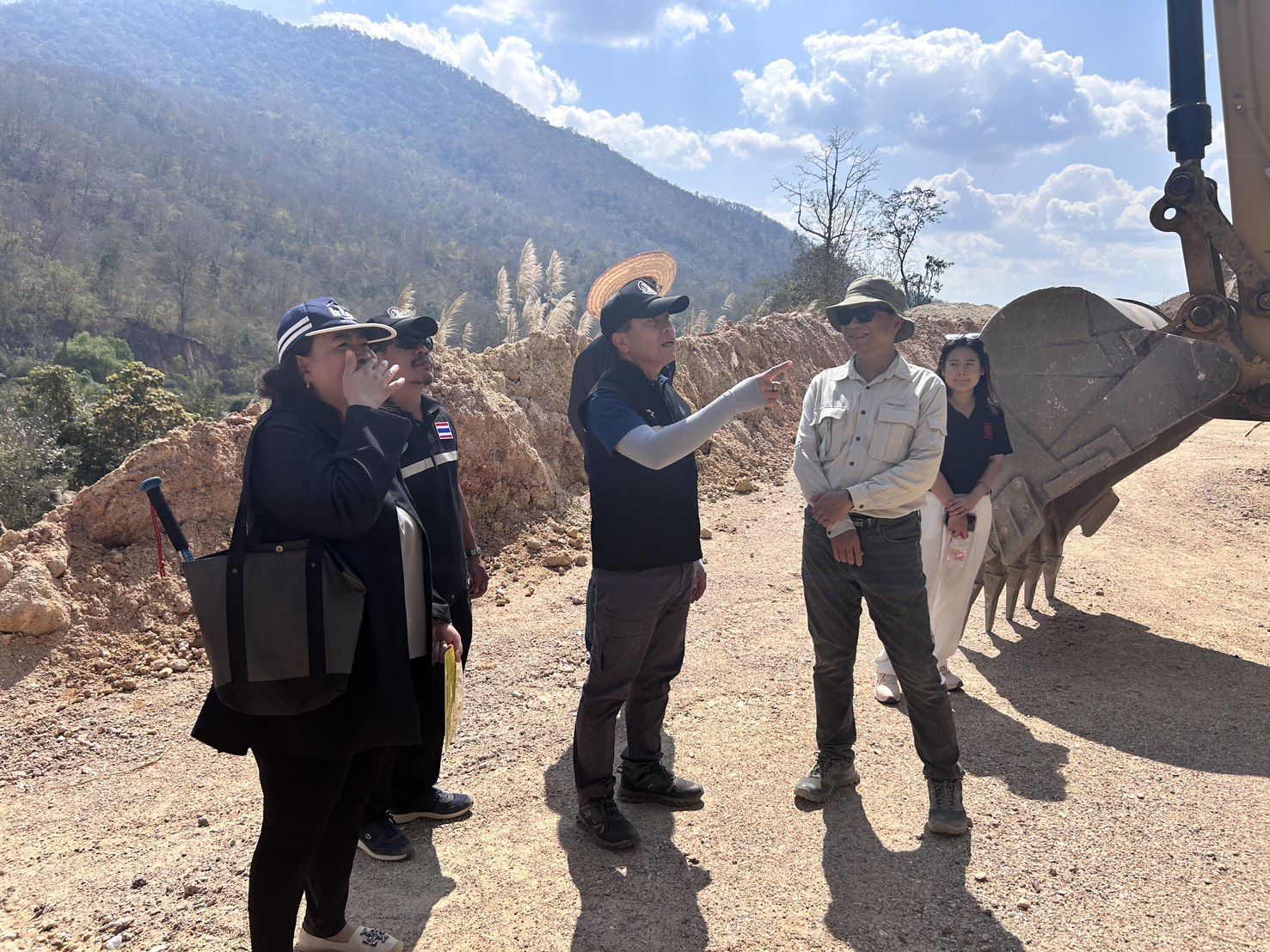 กพร. ร่วมลงพื้นที่ตรวจสอบการปฏิบัติตามแผนผังโครงการทำเหมือง และมาตรการป้องกันและแก้ไขผลกระทบสิ่งแวดล้อม ของบริษัท มหาลานนา จำกัด