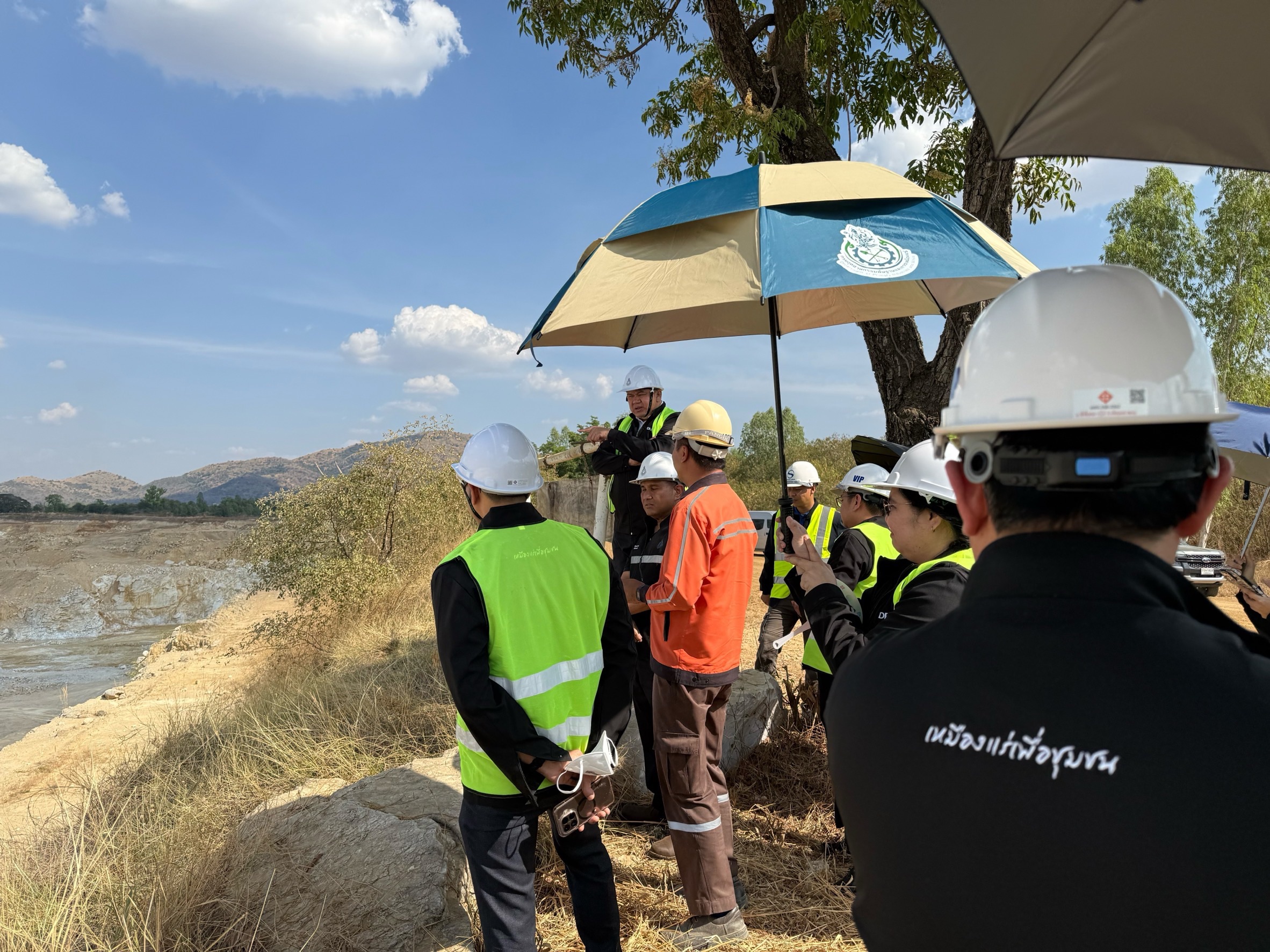 รองปลัดฯ สุนทร นำคณะตรวจเยี่ยมเหมืองยิปซัม \'สหชาติเศรษฐกิจ\' นครสวรรค์ มุ่งยกระดับการทำเหมืองที่เป็นมิตรต่อสิ่งแวดล้อมและสังคม
