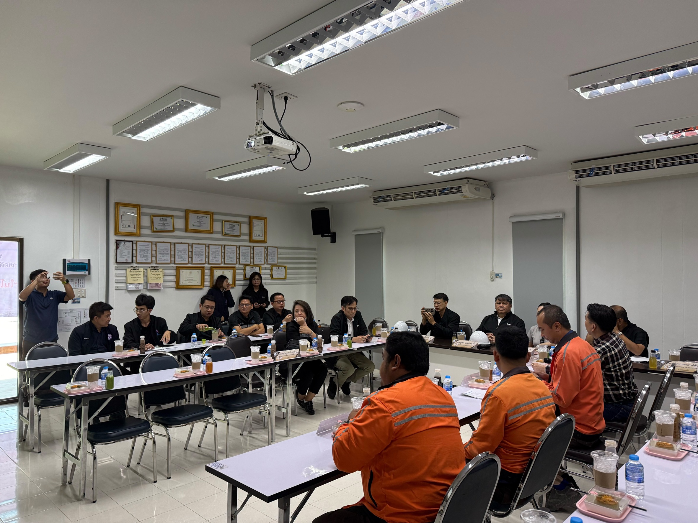 รองปลัดฯ สุนทร นำคณะตรวจเยี่ยมเหมืองยิปซัม \'สหชาติเศรษฐกิจ\' นครสวรรค์ มุ่งยกระดับการทำเหมืองที่เป็นมิตรต่อสิ่งแวดล้อมและสังคม