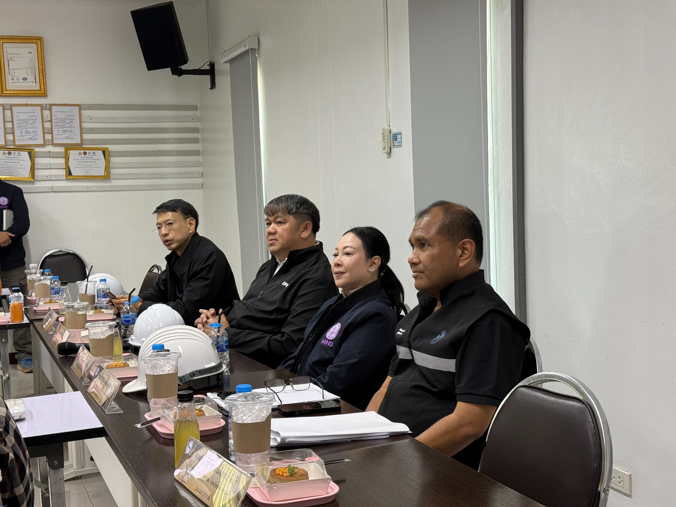 รองปลัดฯ สุนทร นำคณะตรวจเยี่ยมเหมืองยิปซัม \'สหชาติเศรษฐกิจ\' นครสวรรค์ มุ่งยกระดับการทำเหมืองที่เป็นมิตรต่อสิ่งแวดล้อมและสังคม