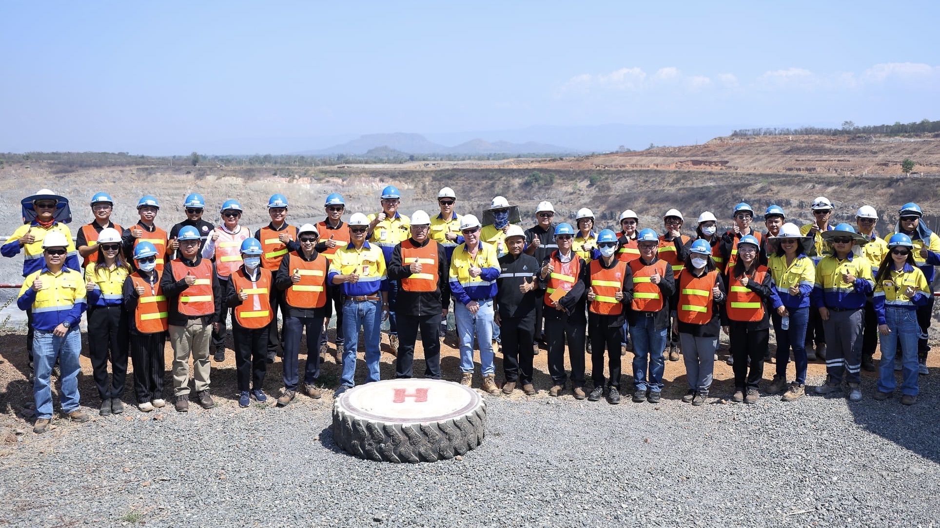 รองปลัดฯ สุนทร นำคณะตรวจเยี่ยมเหมืองทองอัคราฯ ชมเทคโนโลยีการทำเหมืองแร่ทองคำและเงิน