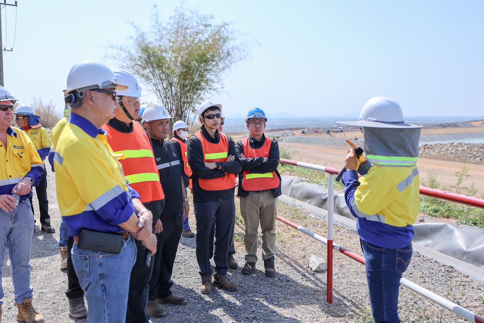 รองปลัดฯ สุนทร นำคณะตรวจเยี่ยมเหมืองทองอัคราฯ ชมเทคโนโลยีการทำเหมืองแร่ทองคำและเงิน