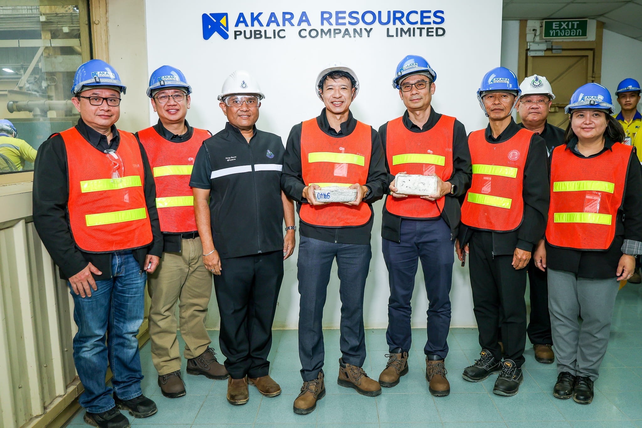 รองปลัดฯ สุนทร นำคณะตรวจเยี่ยมเหมืองทองอัคราฯ ชมเทคโนโลยีการทำเหมืองแร่ทองคำและเงิน