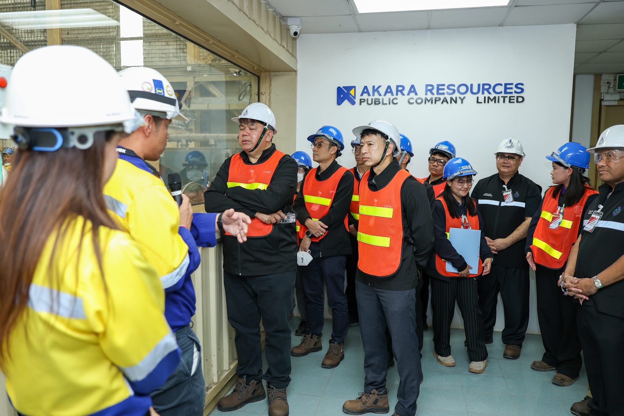 รองปลัดฯ สุนทร นำคณะตรวจเยี่ยมเหมืองทองอัคราฯ ชมเทคโนโลยีการทำเหมืองแร่ทองคำและเงิน