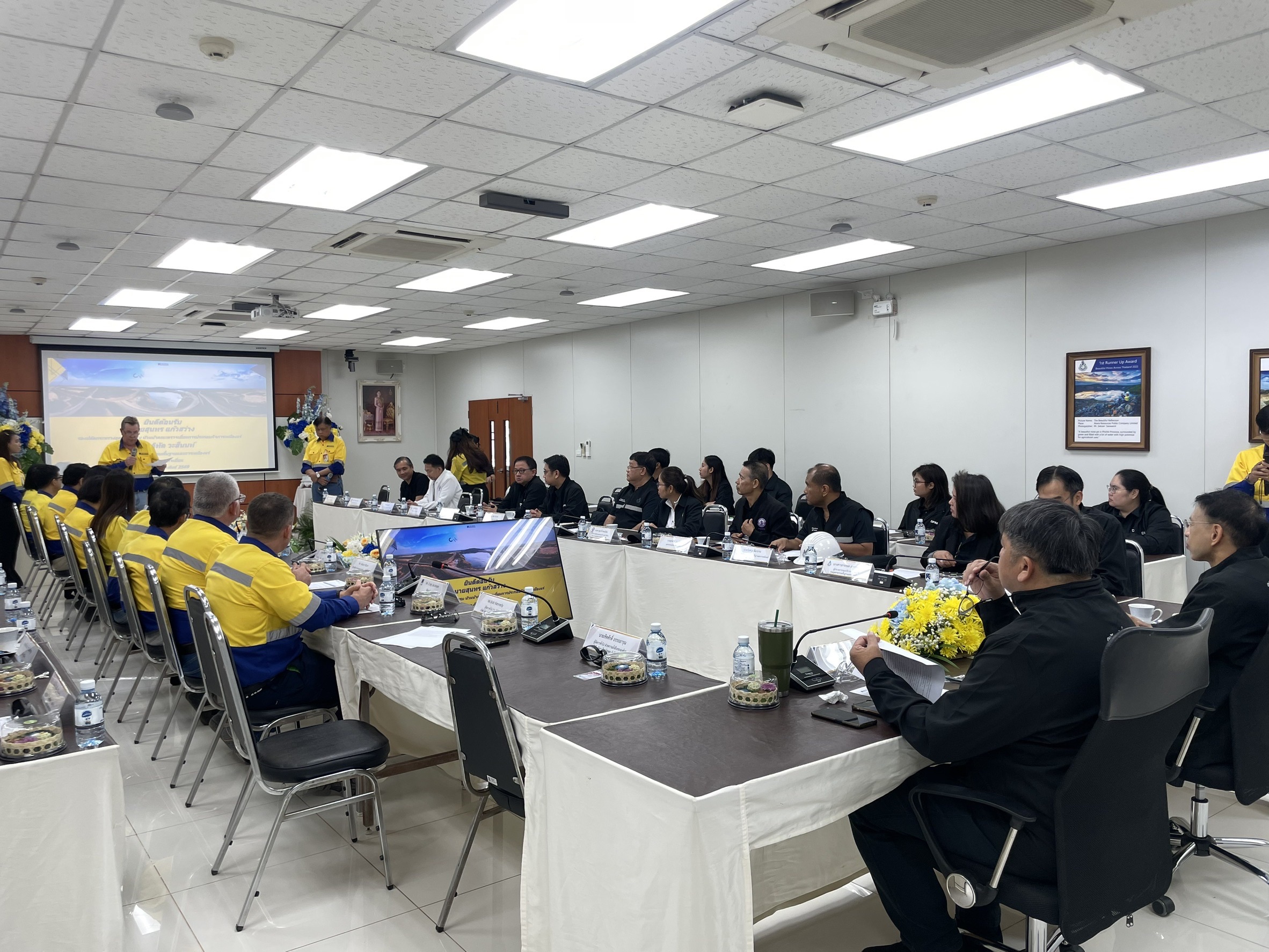 รองปลัดฯ สุนทร นำคณะตรวจเยี่ยมเหมืองทองอัคราฯ ชมเทคโนโลยีการทำเหมืองแร่ทองคำและเงิน