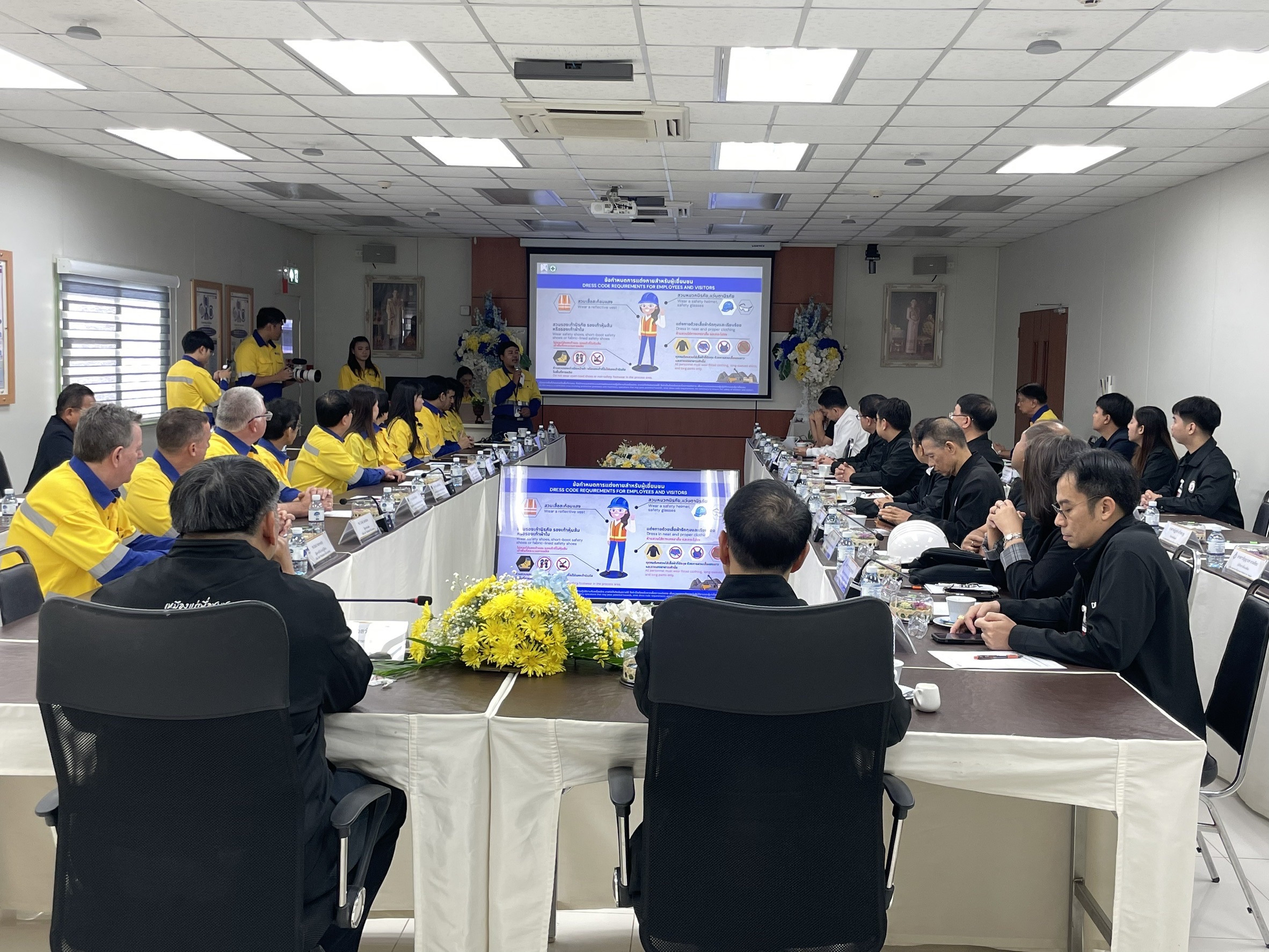 รองปลัดฯ สุนทร นำคณะตรวจเยี่ยมเหมืองทองอัคราฯ ชมเทคโนโลยีการทำเหมืองแร่ทองคำและเงิน