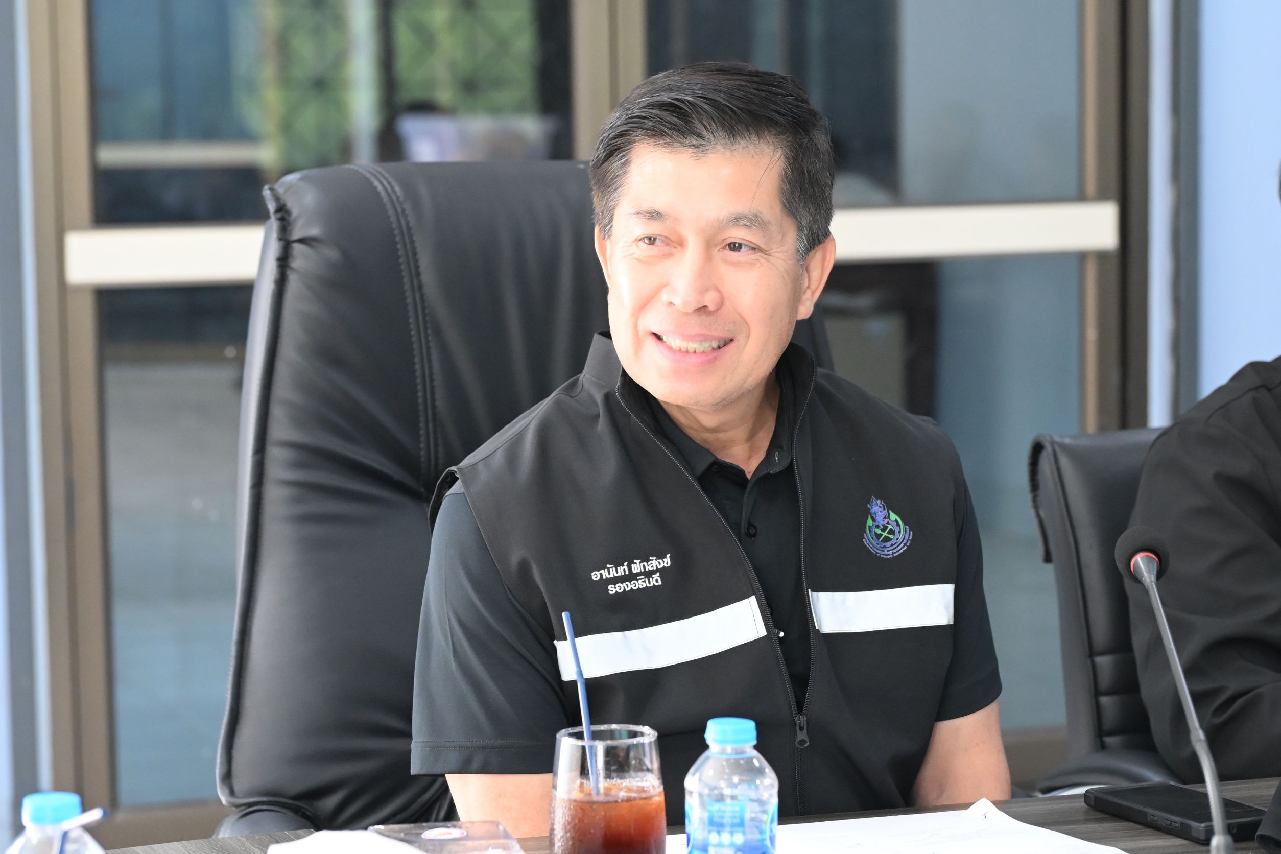 รมช.อุตฯ ลุยเหมืองเขาสามง่าม เน้นกำกับฟื้นฟูพื้นที่ ย้ำผู้ประกอบการไม่ทิ้งชุมชน ลดฝุ่น–น้ำเสีย สร้างสมดุลอุตสาหกรรมกับสิ่งแวดล้อม