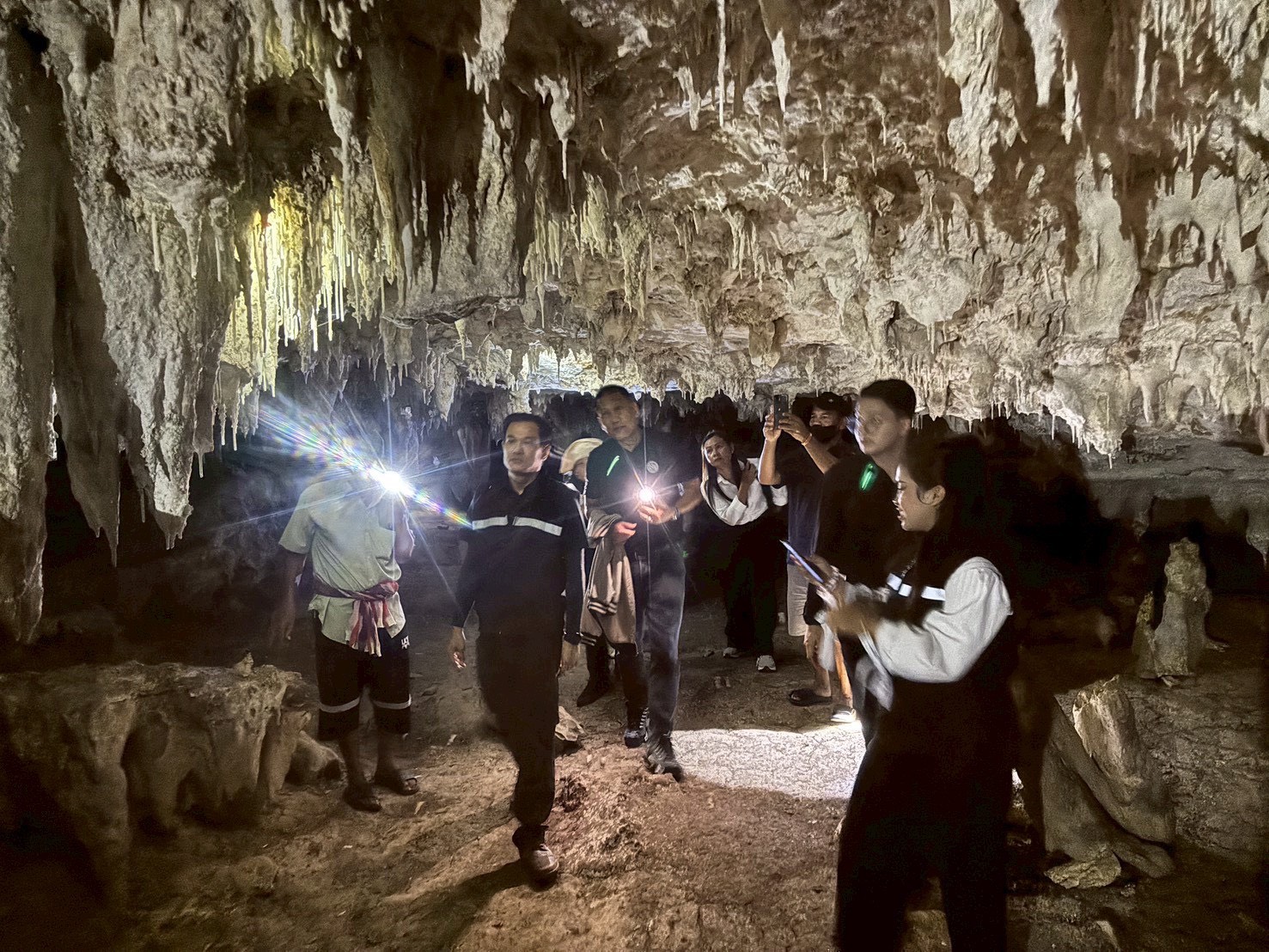 กพร. ร่วมประชุมหารือเพื่อพิจารณาแก้ไขปัญหากรณีการคัดค้านการระเบิดภูเขาเพื่อทำกิจการเหมืองแร่ ในพื้นที่ 4 อำเภอ จ.กระบี่