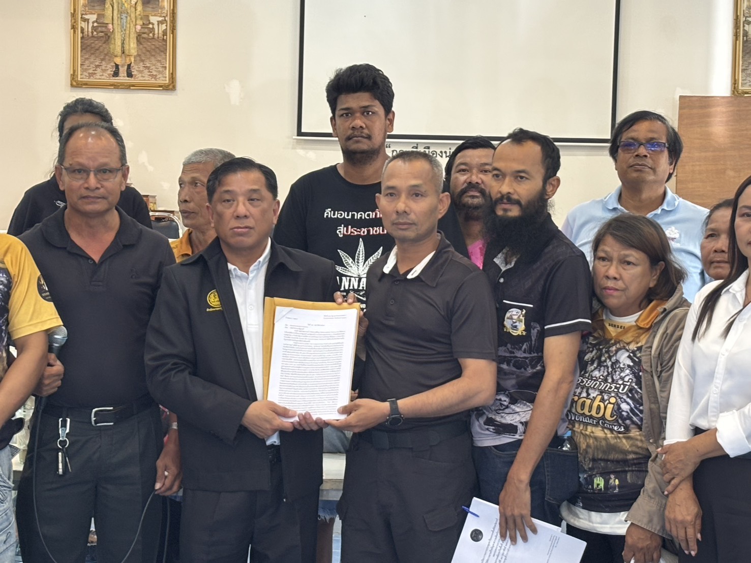 กพร. ร่วมประชุมหารือเพื่อพิจารณาแก้ไขปัญหากรณีการคัดค้านการระเบิดภูเขาเพื่อทำกิจการเหมืองแร่ ในพื้นที่ 4 อำเภอ จ.กระบี่