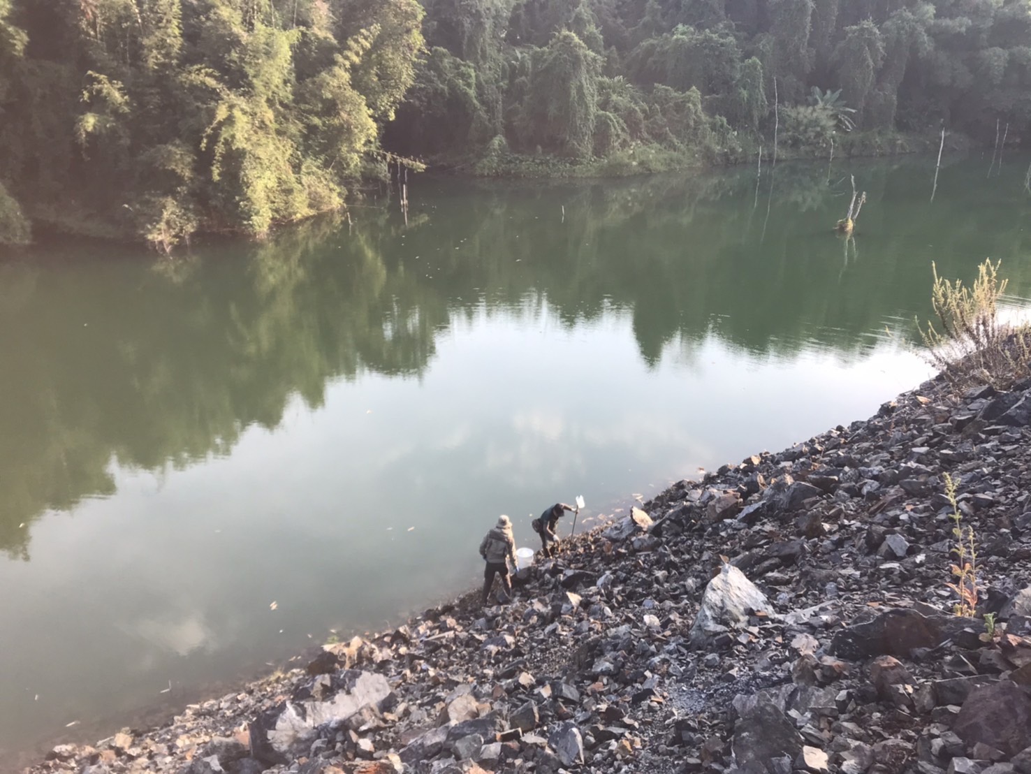 เจ้าหน้าที่ กบส. และ สรข.2 ร่วมประชุมคณะทำงานเก็บตัวอย่างน้ำเพื่อตรวจสอบวิเคราะห์คุณภาพน้ำในบริเวณโดยรอบ บริษัท ทุ่งคำ จำกัด