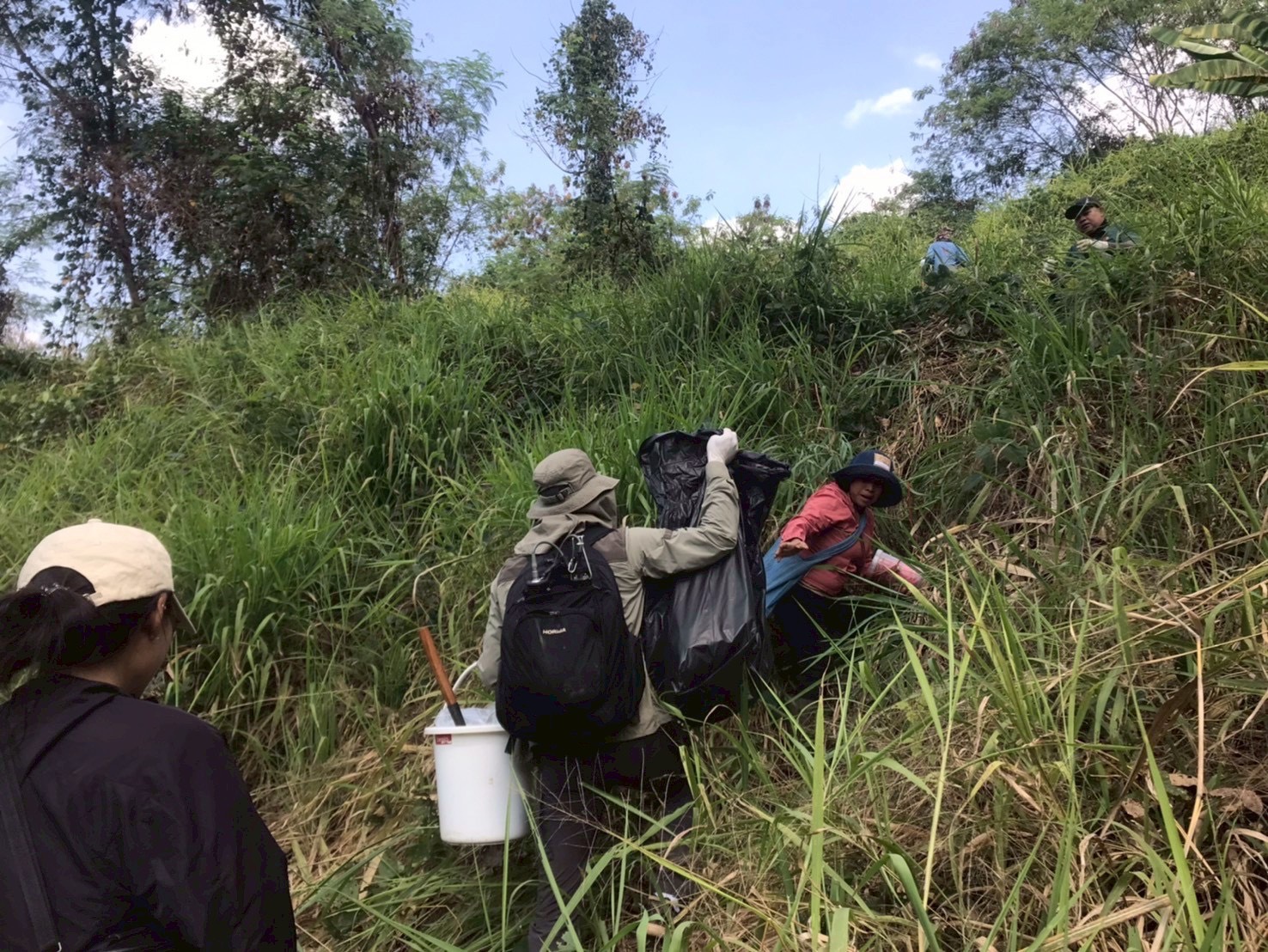 เจ้าหน้าที่ กบส. และ สรข.2 ร่วมประชุมคณะทำงานเก็บตัวอย่างน้ำเพื่อตรวจสอบวิเคราะห์คุณภาพน้ำในบริเวณโดยรอบ บริษัท ทุ่งคำ จำกัด