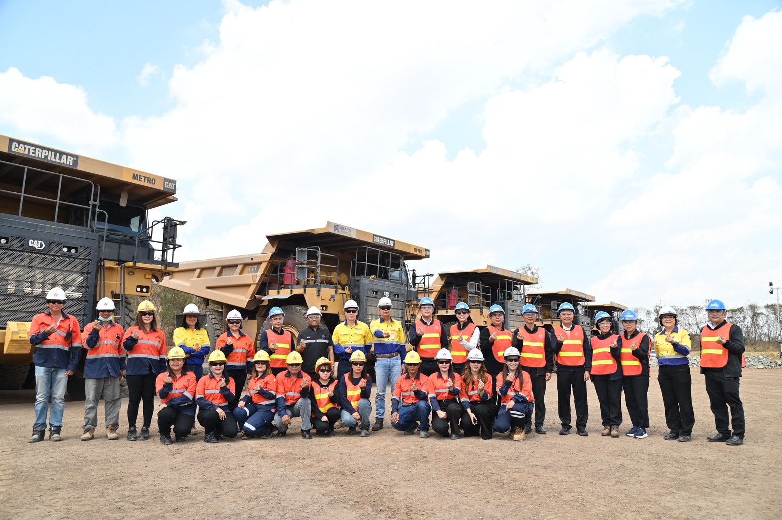 “ธนกร” บุกเหมืองทองอัครา หลังยุติข้อพิพาทด้วยดี กำชับคุมเข้มสิ่งแวดล้อม-ดูแลชุมชน เผย นายกฯ สั่งเดินหน้ายกระดับแร่ไทยสู่วัตถุดิบยุทธศาสตร์พลังงานสะอาด