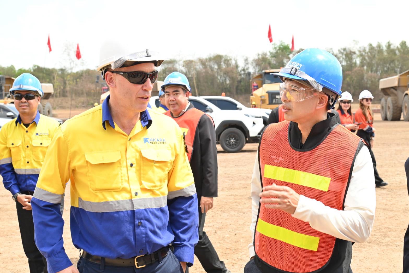 “ธนกร” บุกเหมืองทองอัครา หลังยุติข้อพิพาทด้วยดี กำชับคุมเข้มสิ่งแวดล้อม-ดูแลชุมชน เผย นายกฯ สั่งเดินหน้ายกระดับแร่ไทยสู่วัตถุดิบยุทธศาสตร์พลังงานสะอาด