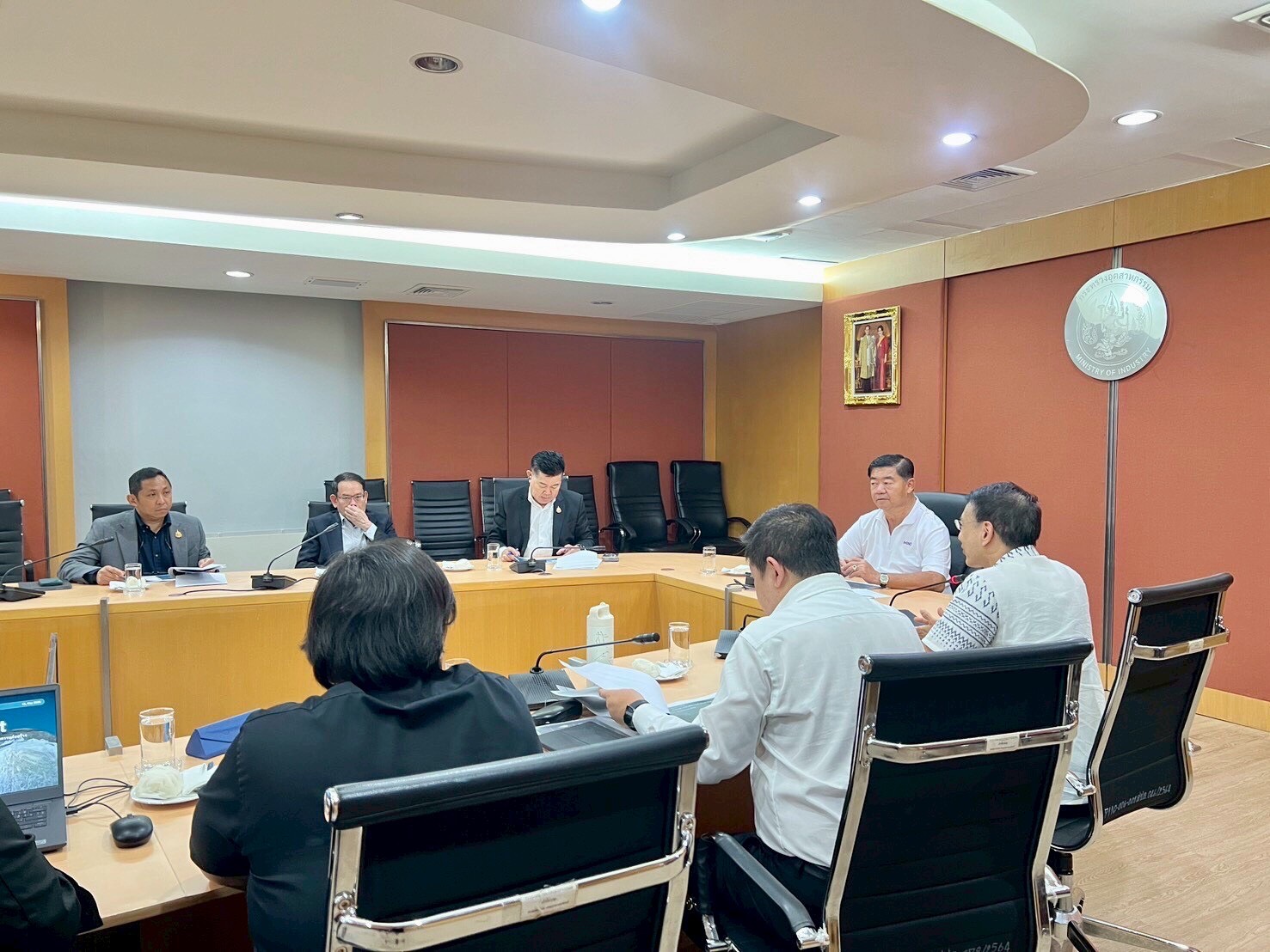 อพร. ร่วมการประชุมเกี่ยวกับการใช้ประโยชน์วัตถุดิบทดแทนทราย (M-Sand) ที่ได้จากการเพิ่มมูลค่าหินฝุ่นในกระบวนการผลิตหินอุตสาหกรรม