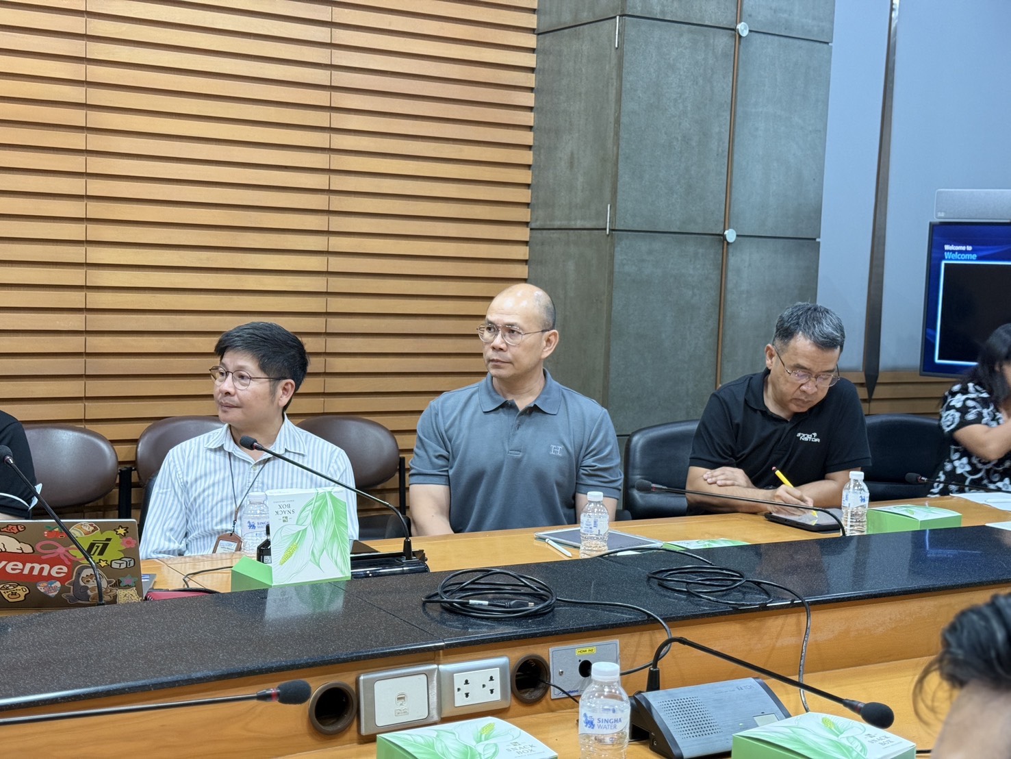 ผอ.กนอ. เข้าศึกษาดูงานนวัตกรรมเทคโนโลยีสมัยใหม่และร่วมประชุมหารือความร่วมมือโครงการวิจัย ณ อาคารเอ็มเทค จ.ปทุมธานี