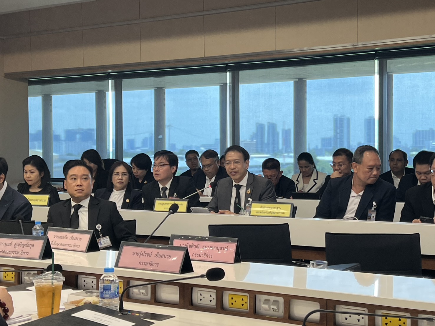 อพร. ร่วมประชุมคณะกรรมาธิการการอุตสาหกรรม สภาผู้แทนราษฎร ณ อาคารรัฐสภา