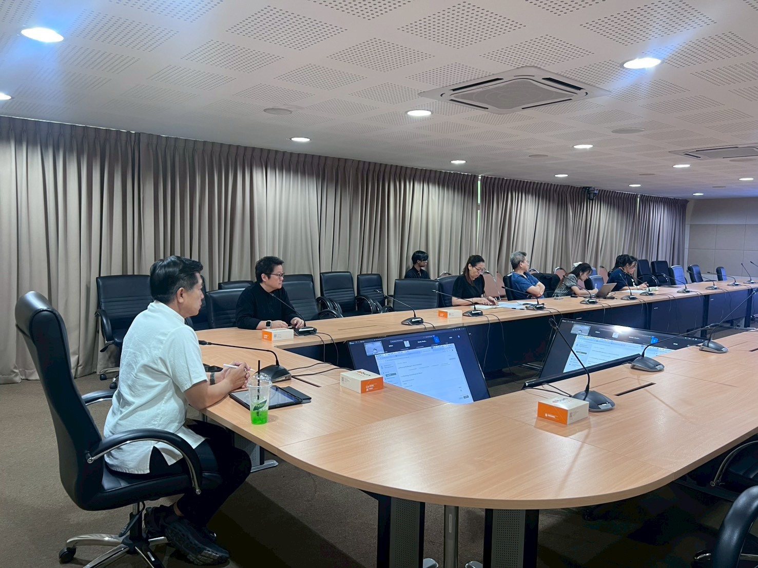 รพร.อานันท์ ร่วมประชุมรับฟังรายงานความคืบหน้าโครงการพัฒนาแพลตฟอร์มยื่นคำขอใบอนุญาตดิจิทัล