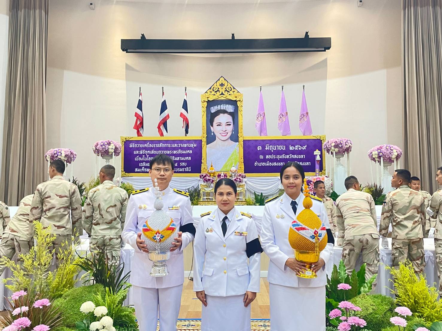 สรข.1 ร่วมพิธีถวายเครื่องราชสักการะและวางพานพุ่มและพิธีจุดเทียนถวายพระพรชัยมงคล เนื่องในโอกาสพระราชพิธีมหามงคลเฉลิมพระชนมพรรษา 4 รอบ สมเด็จพระนางเจ้าฯ พระบรมราชินี