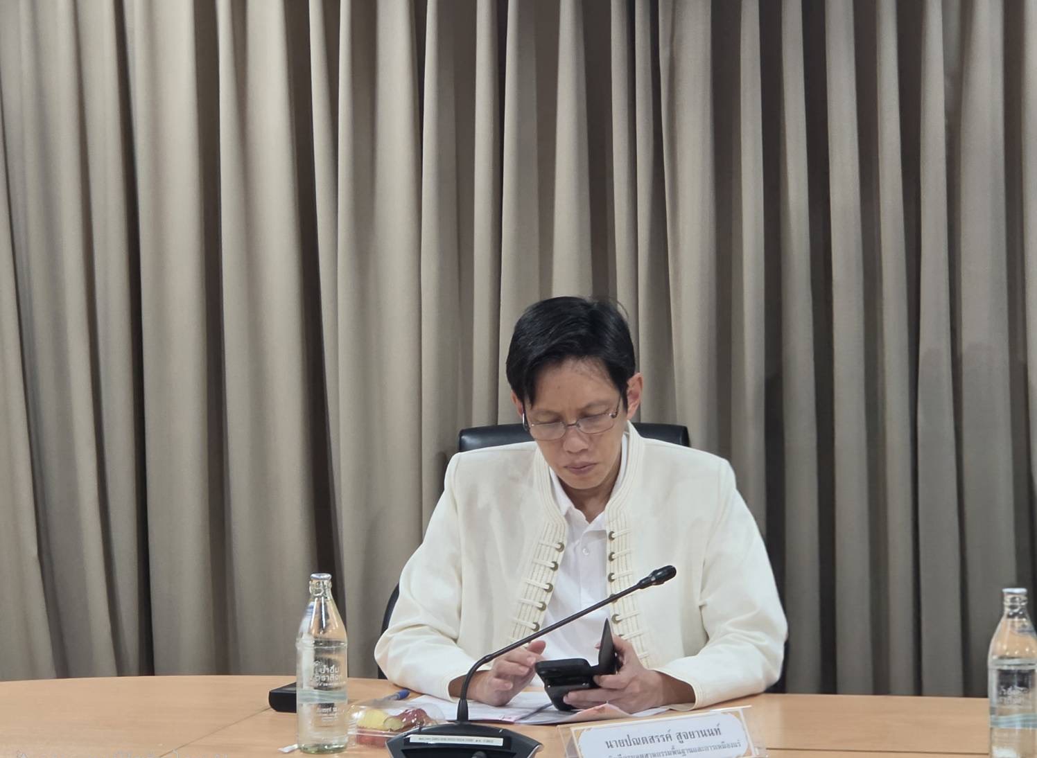 อพร. เป็นประธานการประชุมหารือเพื่อให้ข้อคิดเห็นต่อรายงานการจัดทำข้อมูลฐานเปรียบเทียบ (Baseline Data) ด้านสิ่งแวดล้อมและสุขภาพ ของบริษัท ไทยคาลิ จำกัด