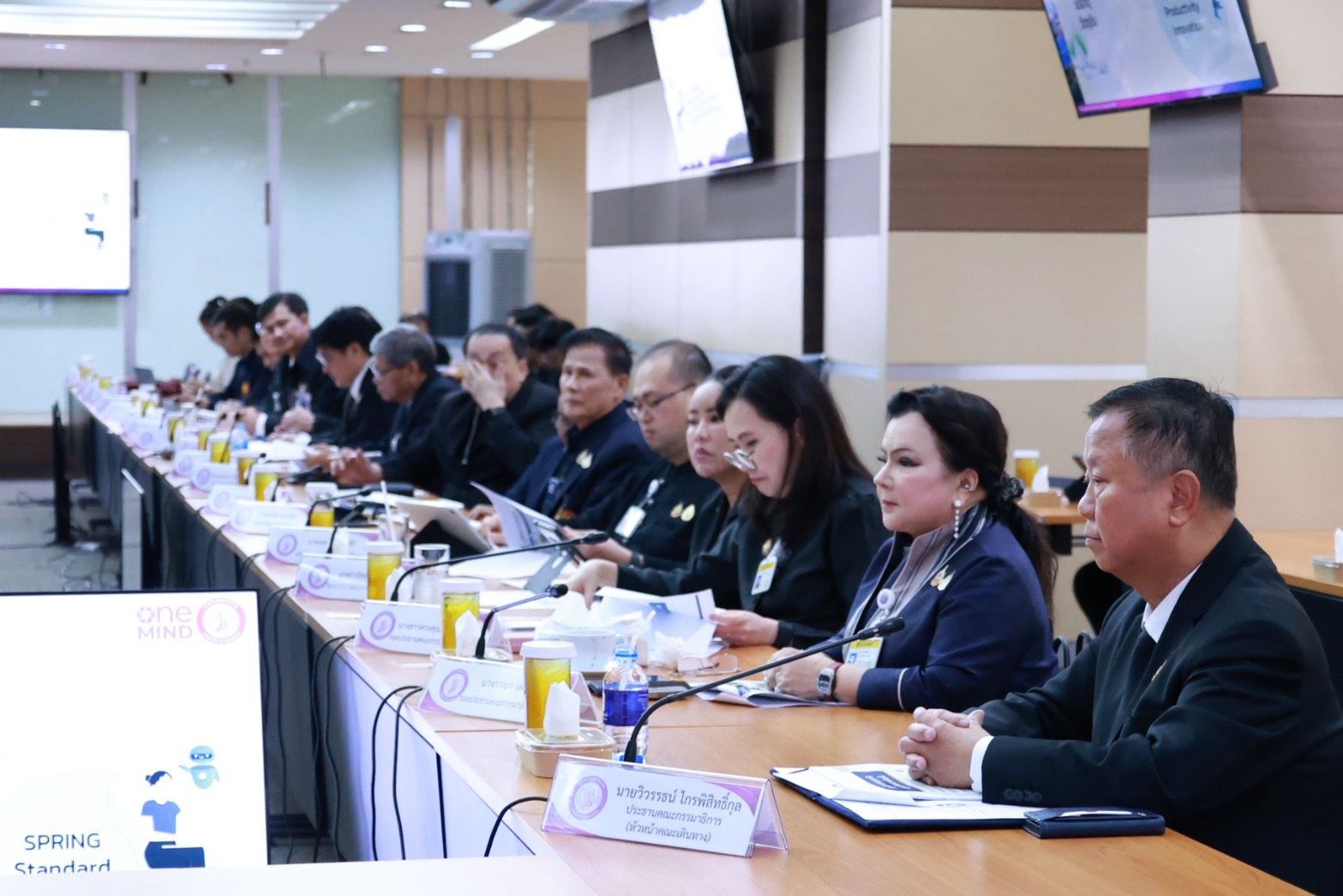 รพร.อานันท์ฯ พร้อมด้วย  ผอ.กยผ. และเจ้าหน้าที่ กพร. เข้าร่วมประชุมหารือและแลกเปลี่ยนความคิดเห็นร่วมกันระหว่างคณะกรรมาธิการการพาณิชย์และการอุตสาหกรรม วุฒิสภา กับคณะผู้บริหาร อก.