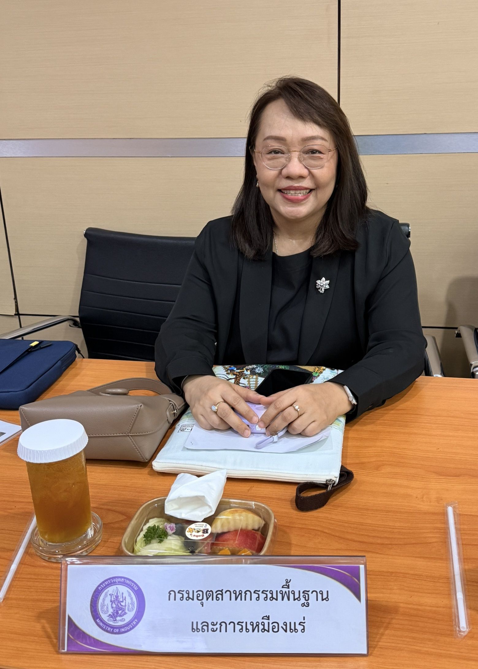 รพร.อานันท์ฯ พร้อมด้วย  ผอ.กยผ. และเจ้าหน้าที่ กพร. เข้าร่วมประชุมหารือและแลกเปลี่ยนความคิดเห็นร่วมกันระหว่างคณะกรรมาธิการการพาณิชย์และการอุตสาหกรรม วุฒิสภา กับคณะผู้บริหาร อก.
