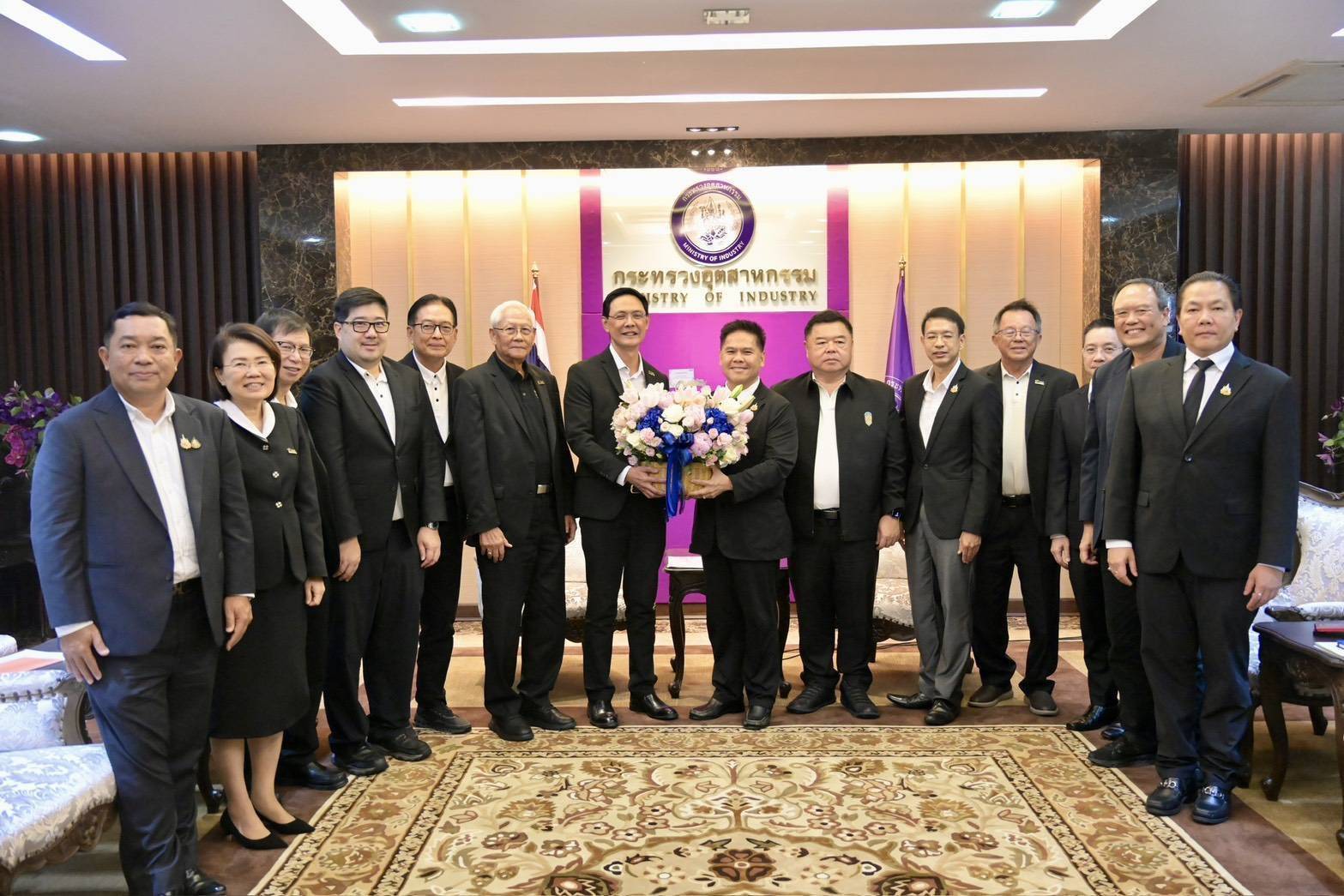 อพร. ร่วมคณะ รวอ.วราวุธฯ ในโอกาสให้นายสุรชัย นิ่มละออ นายกสมาคมอุตสาหกรรมปูนซีเมนต์ไทย และคณะเข้าพบ