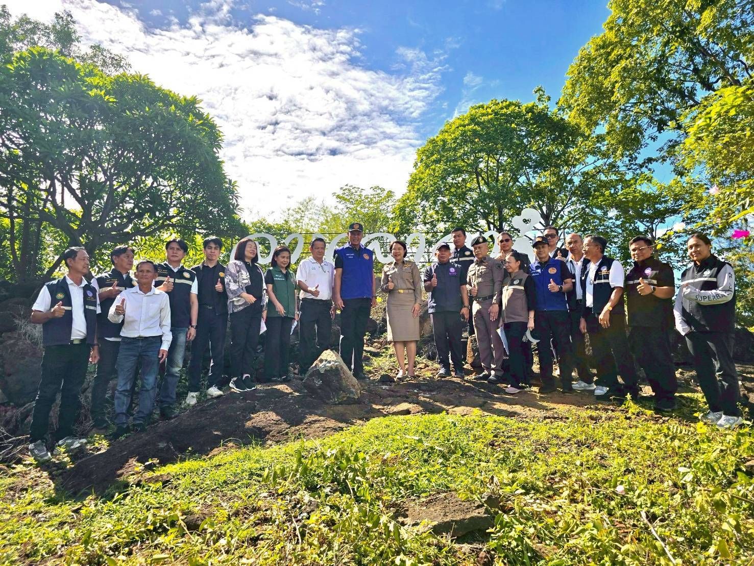 สรข.7 ร่วมตรวจสอบข้อเท็จจริงกรณีมีข้อร้องเรียนคัดค้านการขออนุญาตต่ออายุประทานบัตรของบริษัท เหมืองศิลาสยาม จำกัด จ.กาญจนบุรี