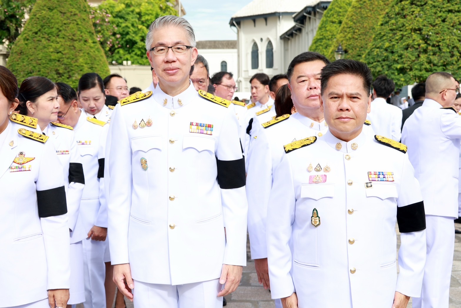 รพร.อานันท์ฯ และ รพร.ปณตสรรค์ฯ เข้าถวายน้ำสรงพระศพ เบื้องหน้าพระรูป สมเด็จพระเจ้าลูกเธอ เจ้าฟ้าพัชรกิติยาภา นเรนทิราเทพยวดี กรมหลวงราชสาริณีสิริพัชร มหาวัชรราชธิดา