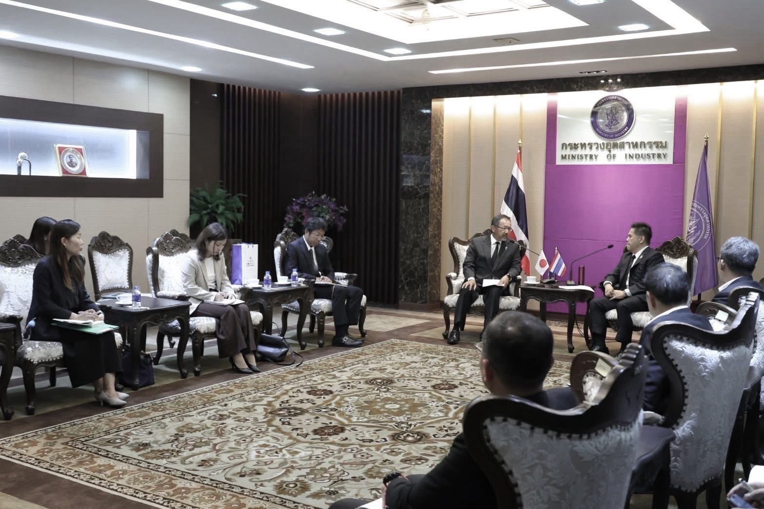 อพร. และ ผอ.กยผ. ร่วมคณะ รวอ.วราวุธฯ ในโอกาสให้การต้อนรับนายโอตากะ มาซาโตะ (H.E. Mr. Otaka Masato) เอกอัครราชทูตวิสามัญผู้มีอำนาจเต็มแห่งญี่ปุ่นประจำประเทศไทย และคณะ
